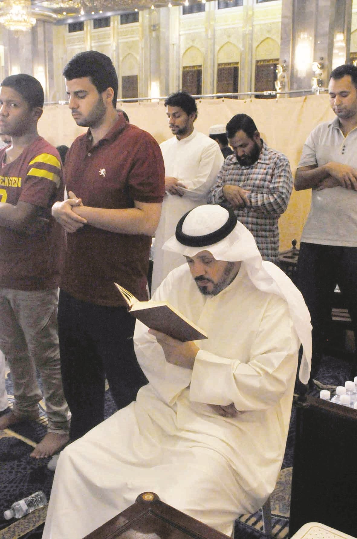 إحياء الليلة بين قراءة القرآن والصلاة