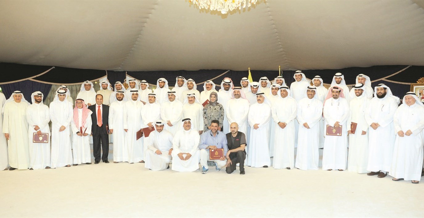 صورة جماعية للمكرمين والحضور