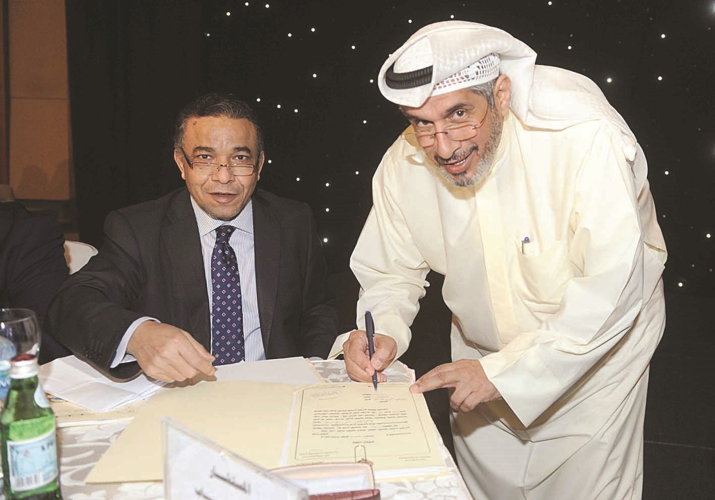 الزميل يوسف الجلاهمة يوقع على اختيار القسيمة