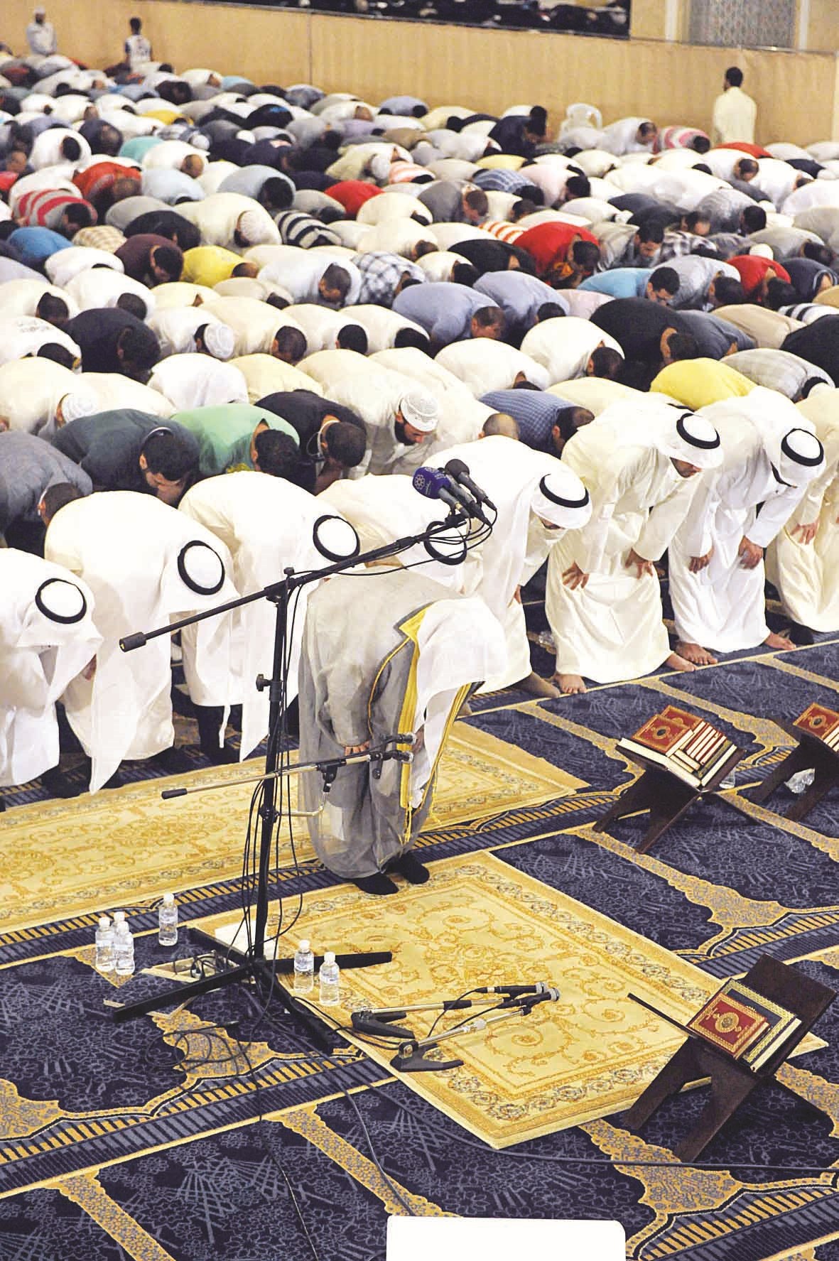 u0627u0644u0625u0645u0627u0645 u0648u0627u0644u0645u0635u0644u0648u0646 u0641u064a u062du0627u0644u0629 u0627u0644u0631u0643u0648u0639 (u062au0635u0648u064au0631 u0646u0648u0631 u0647u0646u062fu0627u0648u064a)