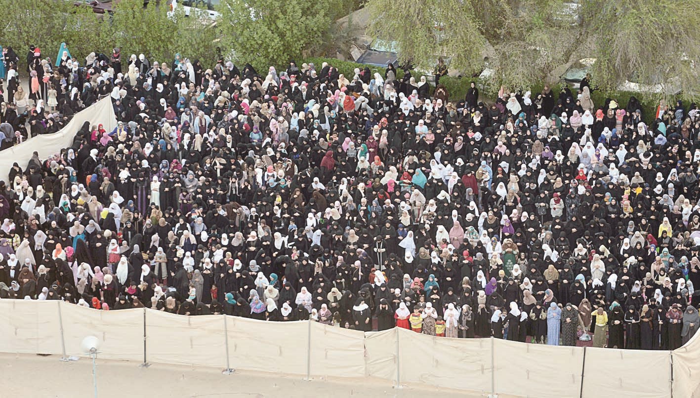 مصليات النساء امتلأت أيضاً