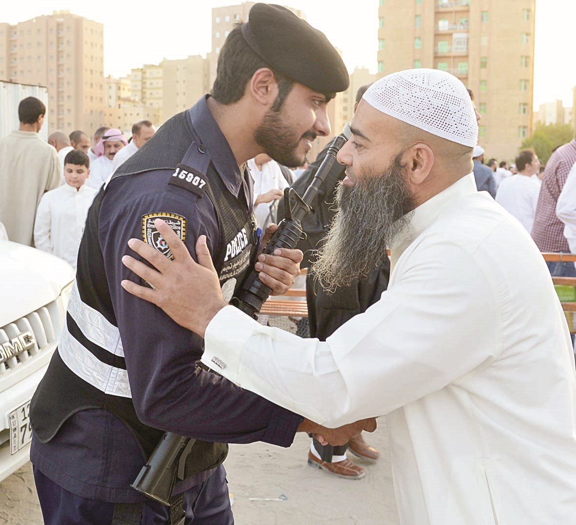 معايدة لرجل أمن