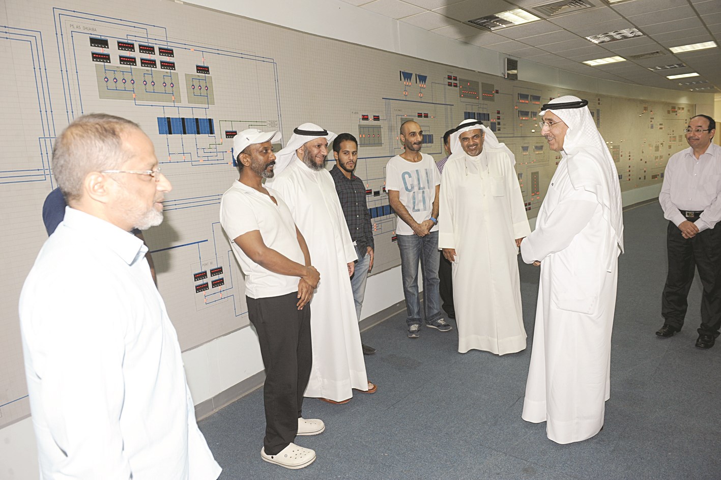 حديث بين الوزير الجسار والعاملين