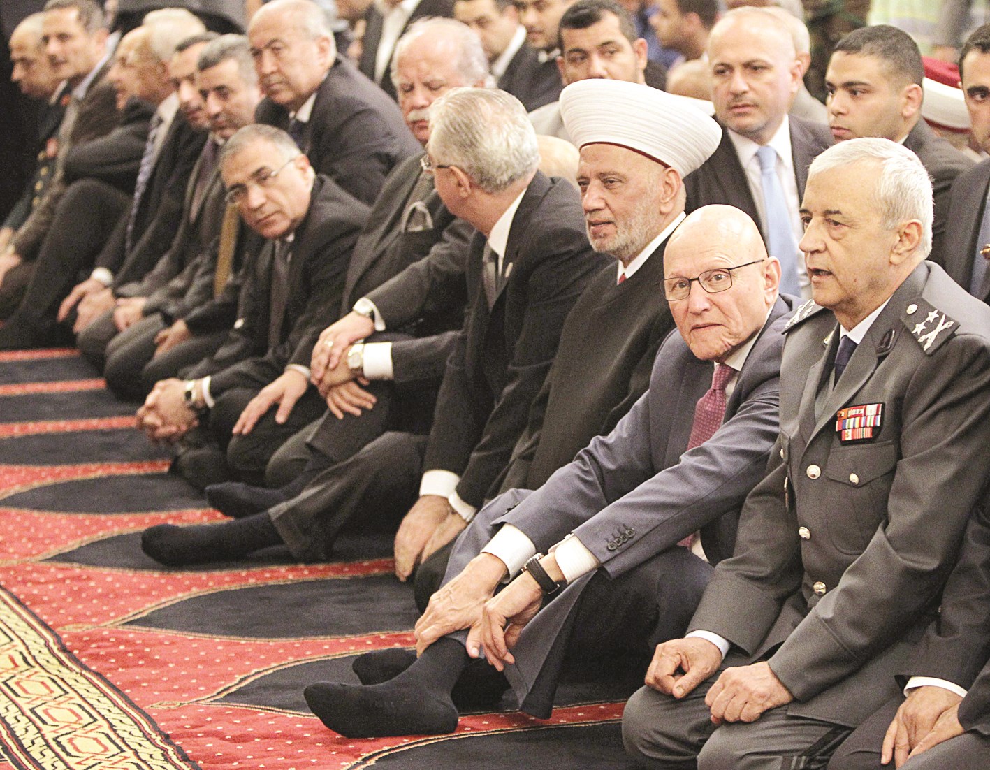 u0631u0626u064au0633 u0627u0644u0648u0632u0631u0627u0621 u0627u0644u0644u0628u0646u0627u0646u064a u0648u0627u0644u0645u0641u062au064a u062fu0631u064au0627u0646 u064au062au0642u062fu0645u0627u0646 u0627u0644u0645u0635u0644u064au0646 u0623u0645u0633 u0641u064a u0645u0633u062cu062f u0627u0644u0623u0645u064au0646 u0648u0633u0637 u0628u064au0631u0648u062a (u0627 u0641 u0628)