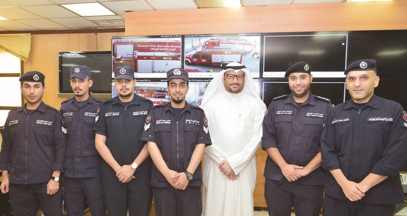 لقطة جماعية للعاملين في غرفة العمليات مع الزميل ناصر الفرحان