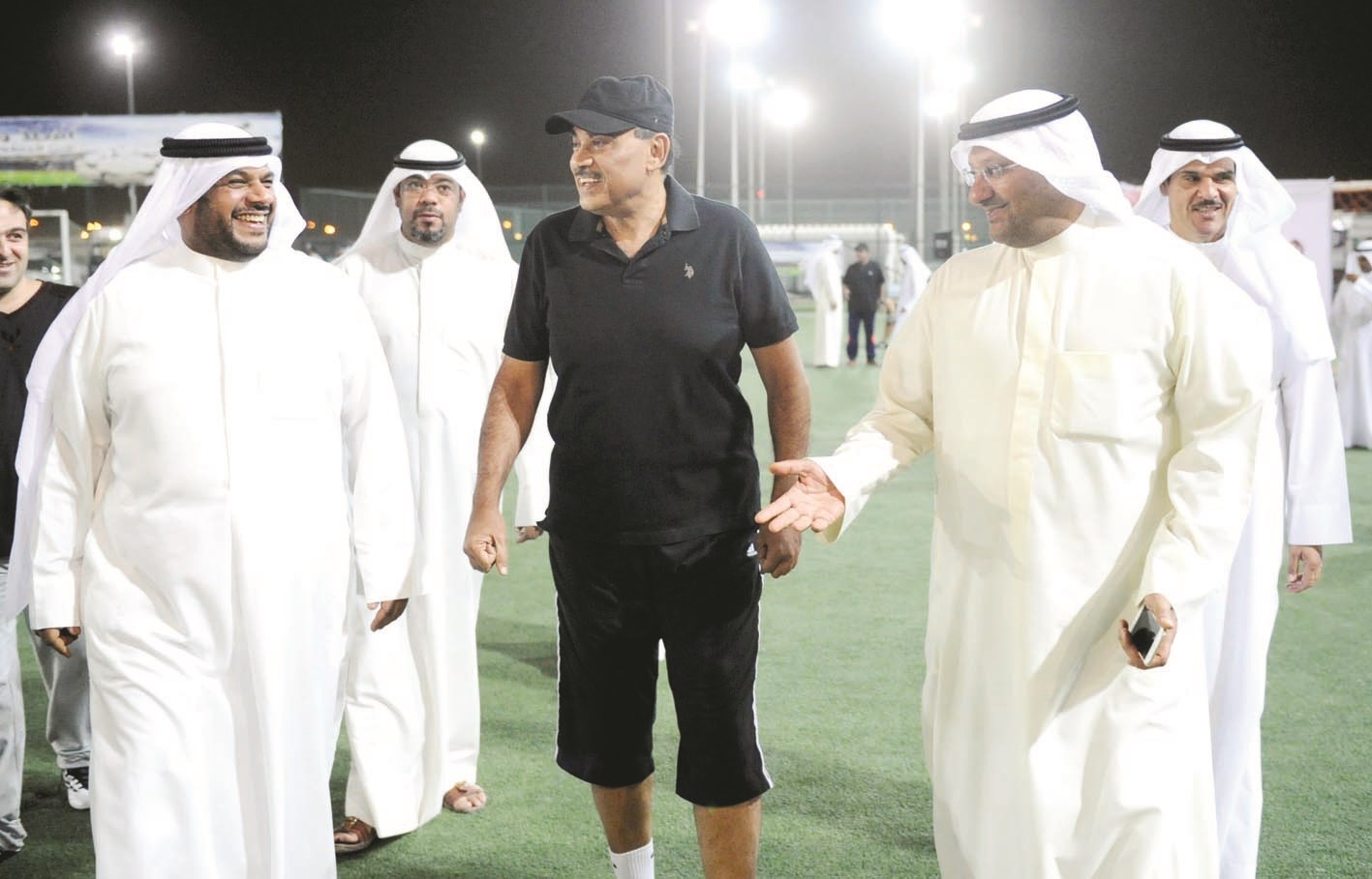 الوزير علي العبيدي يوجه تعليماته للفريق الحكومي بحضور صباح الخالد وأحمد المنصور