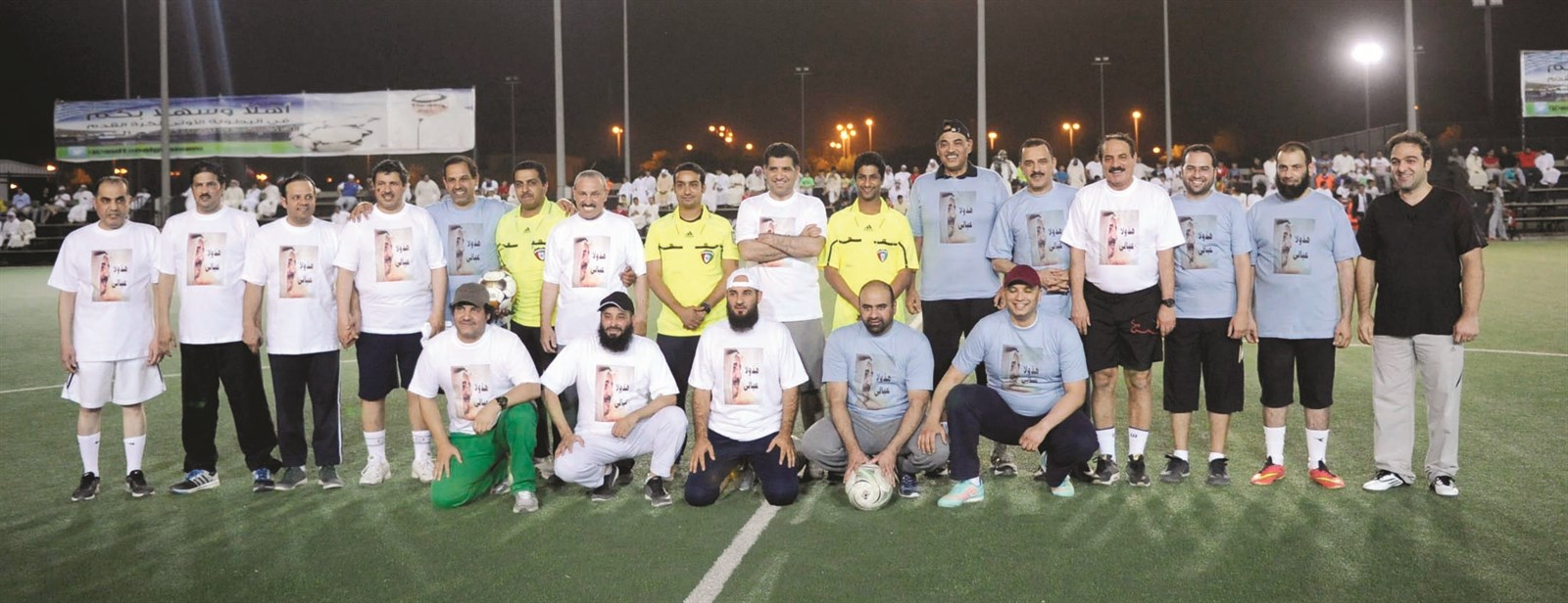 الفريقان في لقطة جماعية (تصوير نايف عقلة)