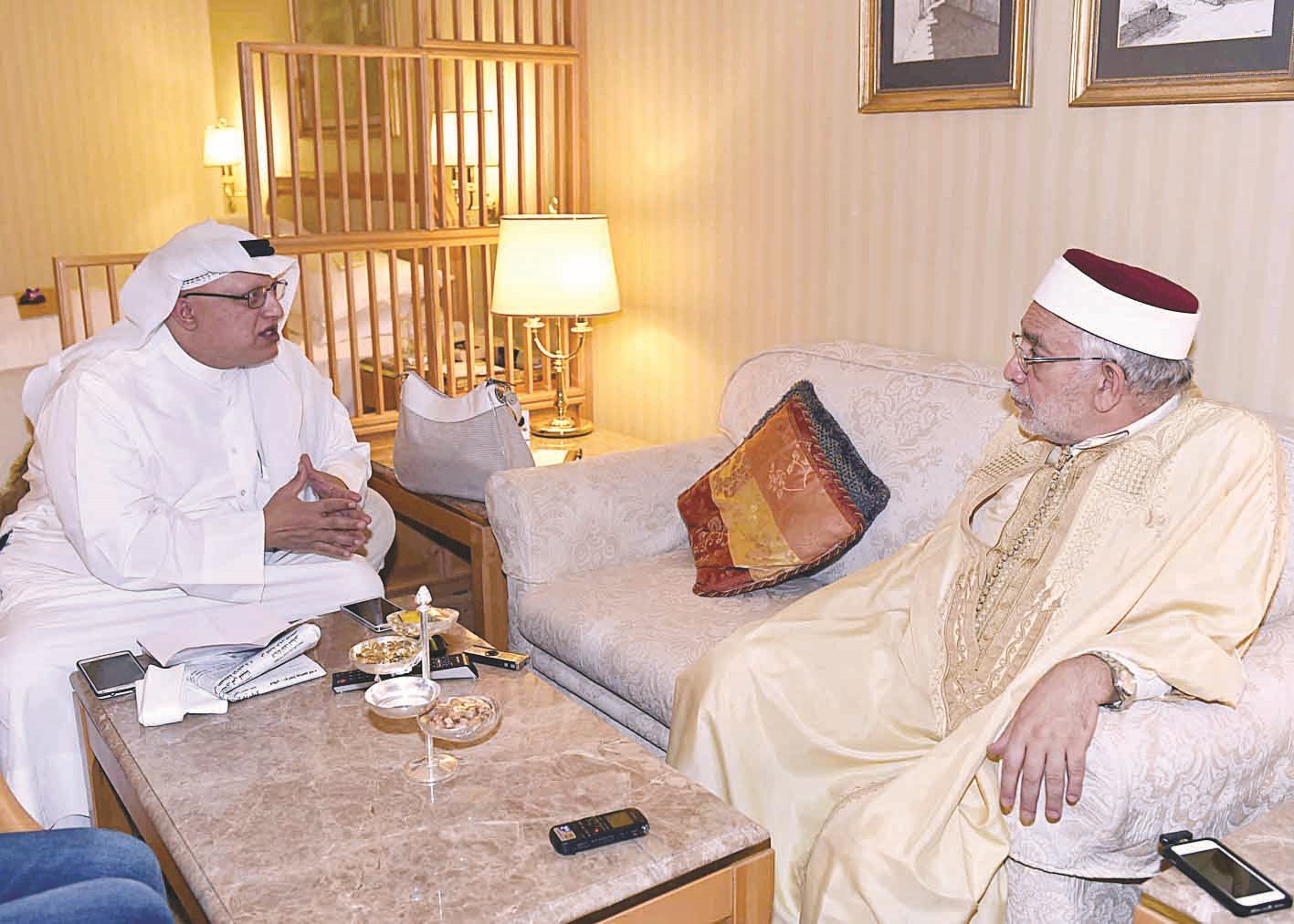 مورو متحدثا إلى الزميل خالد الشرقاوي