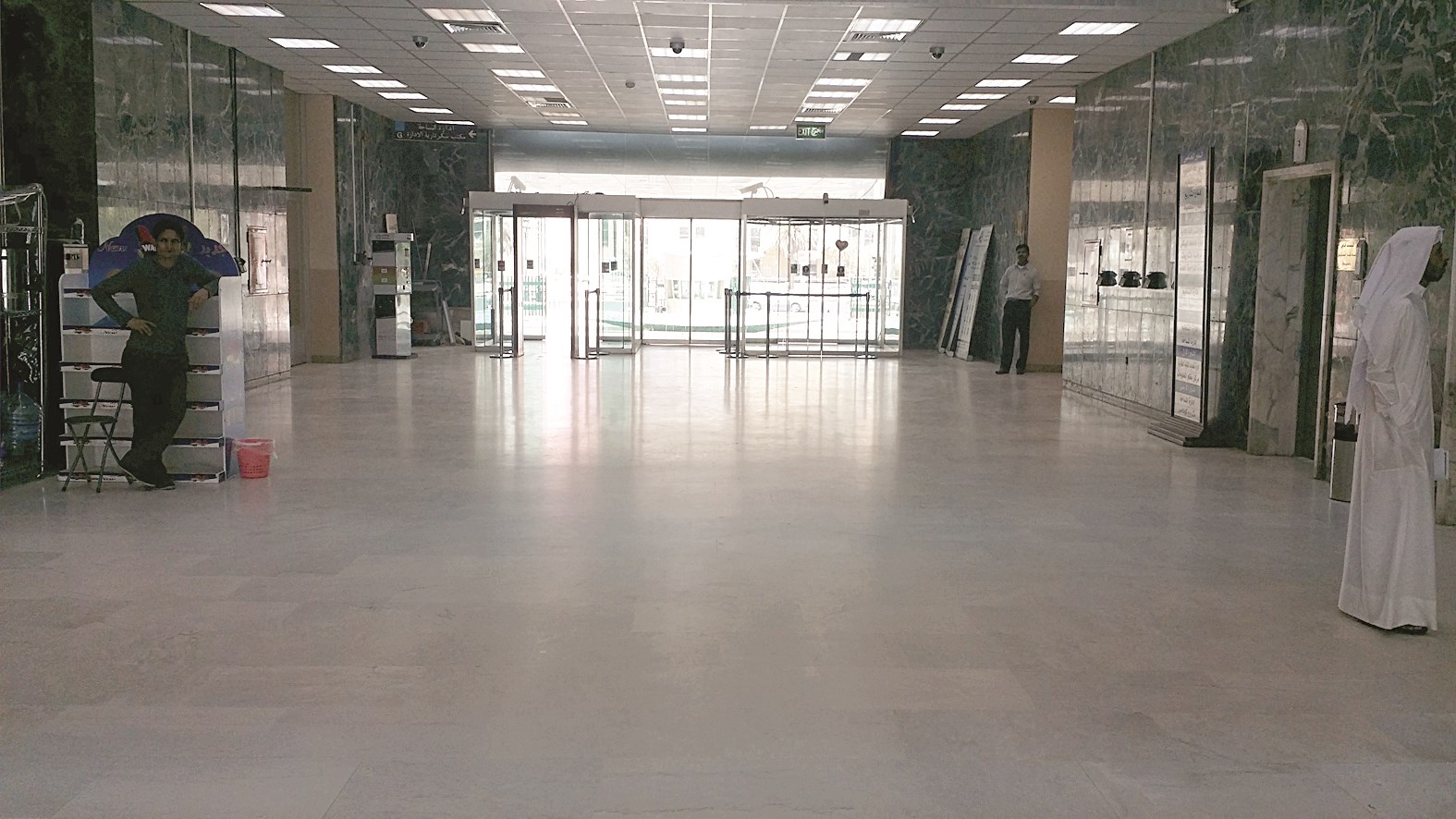 بهو البلدية... هدوء تام