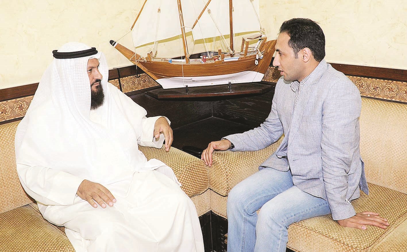 هايف متحدثاً للزميل أحمد زكريا (تصوير نايف العقلة)