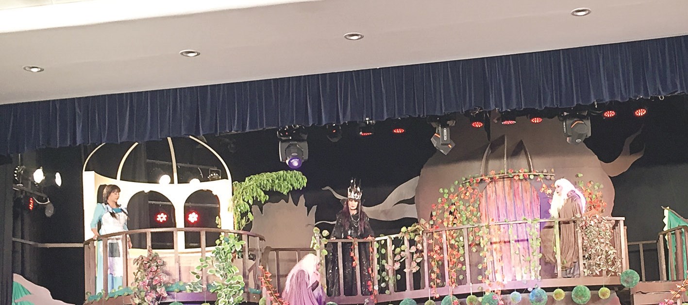 إحدى لوحات «ملكة الظلام»