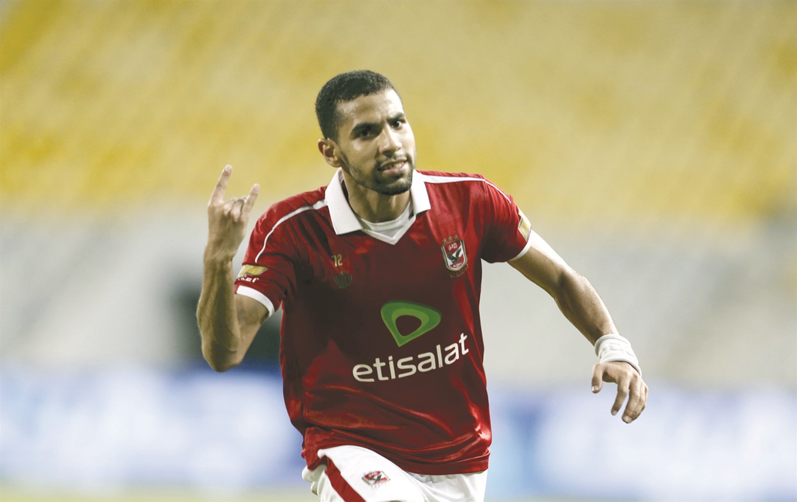 مؤمن زكريا محتفلاً بتسجيل الهدف الثاني في مرمى الزمالك (رويترز)
