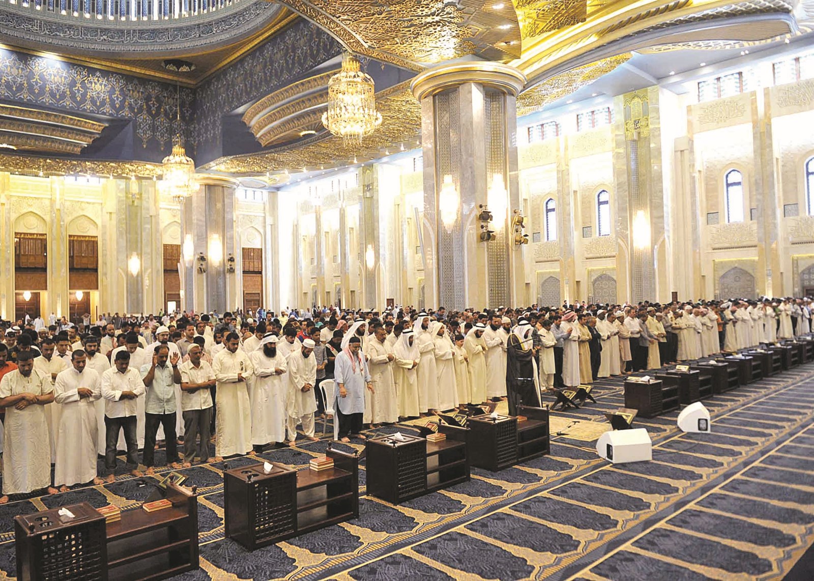 صلاة الجمعة في المسجد الكبير (تصوير نور هنداوي)