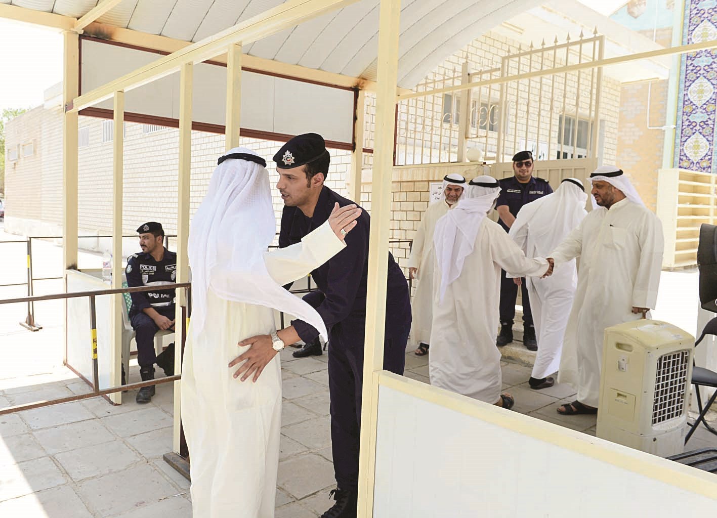 استجابة وارتياح لإجراءات التفتيش (تصوير موسى عياش)