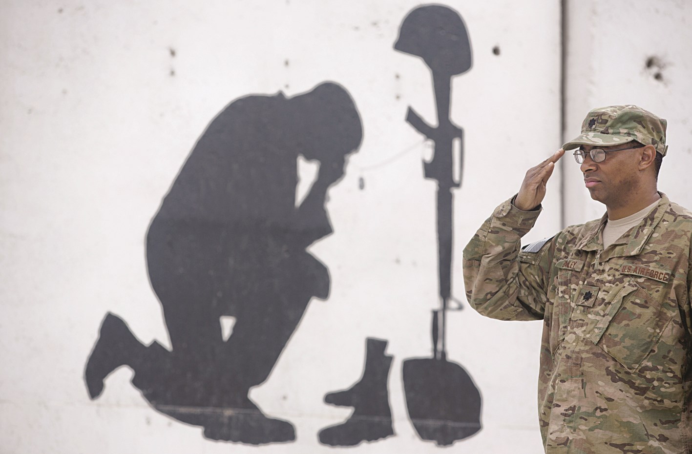 u062cu0646u062fu064a u0623u0645u064au0631u0643u064a u064au0624u062fu0651u064a u0627u0644u062au062du064au0629 u062eu0644u0627u0644 u062du0641u0644 u062au0628u062fu064au0644 u0644u0644u0642u064au0627u062fu0629 u0641u064a u0643u0627u0628u0648u0644 u0623u0645u0633  (u0627 u0628)