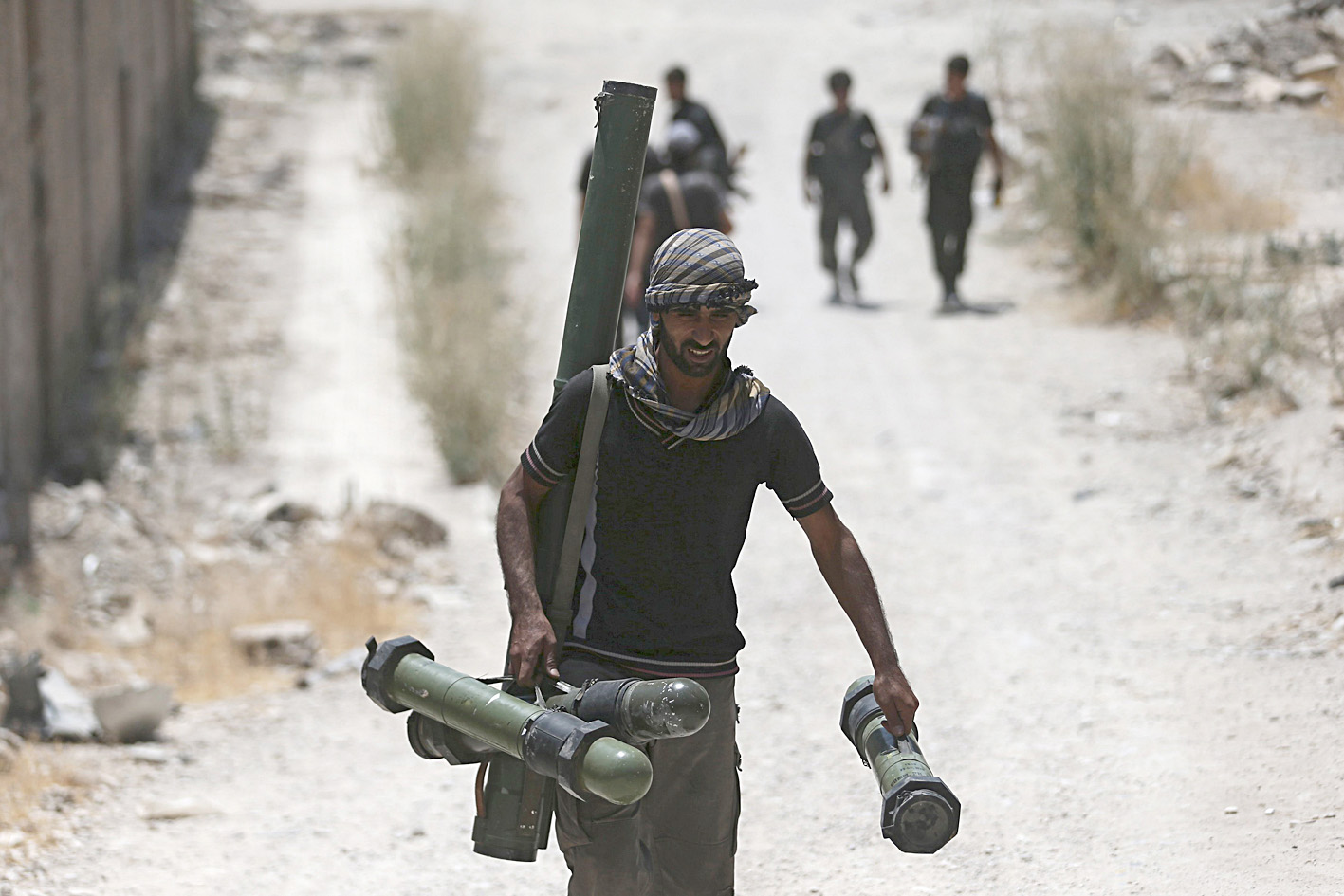 u0645u0642u0627u062au0644 u0645u0646 u00abu0627u0644u062cu064au0634 u0627u0644u062du0631u00bb u064au062au0642u062fu0651u0645 u0632u0645u0644u0627u0621u0647 u062du0627u0645u0644u0627u064b u0642u0630u0627u0626u0641 u0635u0627u0631u0648u062eu064au0629 u0641u064a u062du064a u062cu0648u0628u0631 u0627u0644u062fu0645u0634u0642u064at (u0631u0648u064au062au0631u0632)