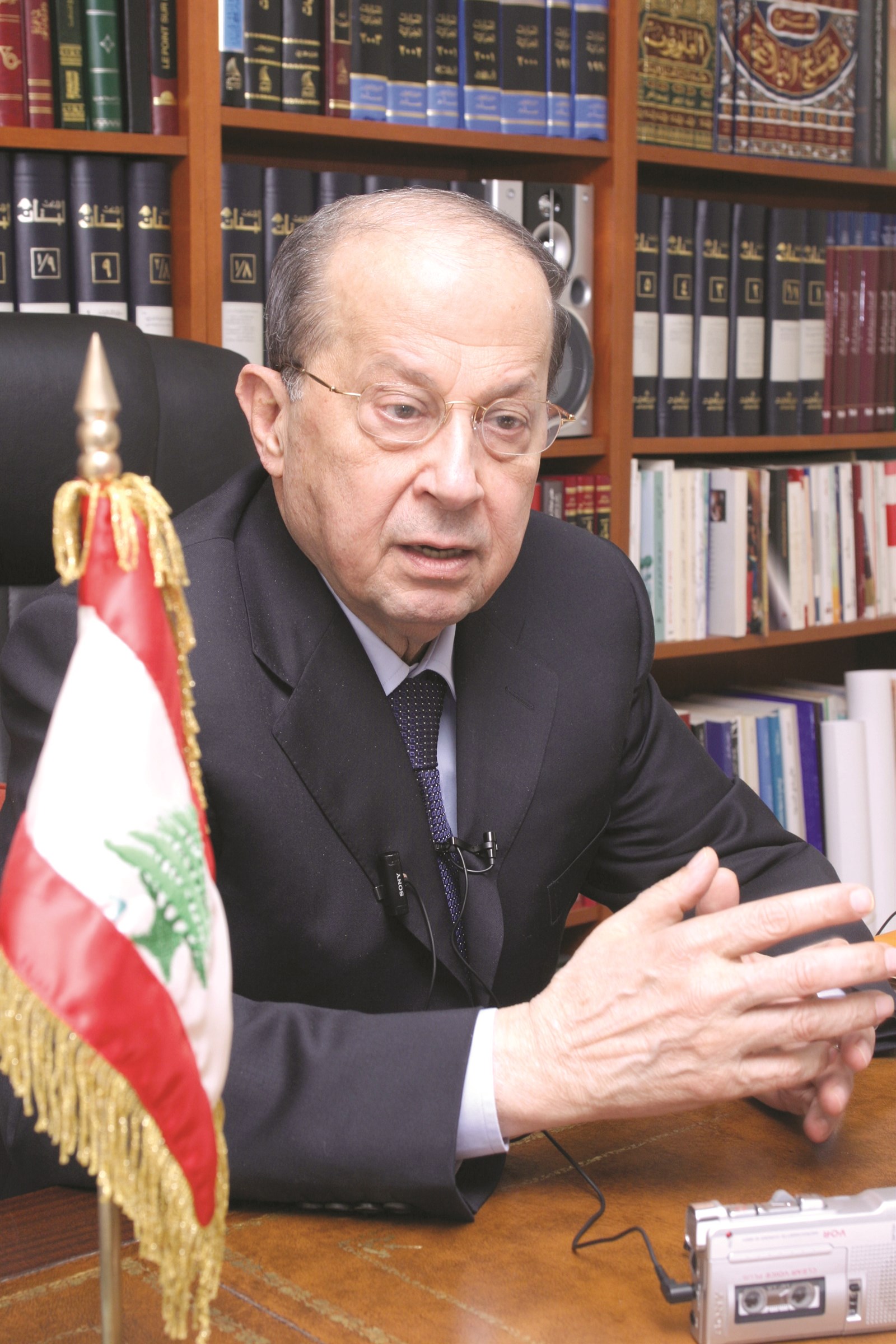 عون... الخارج من القصر يحن للعودة إليه