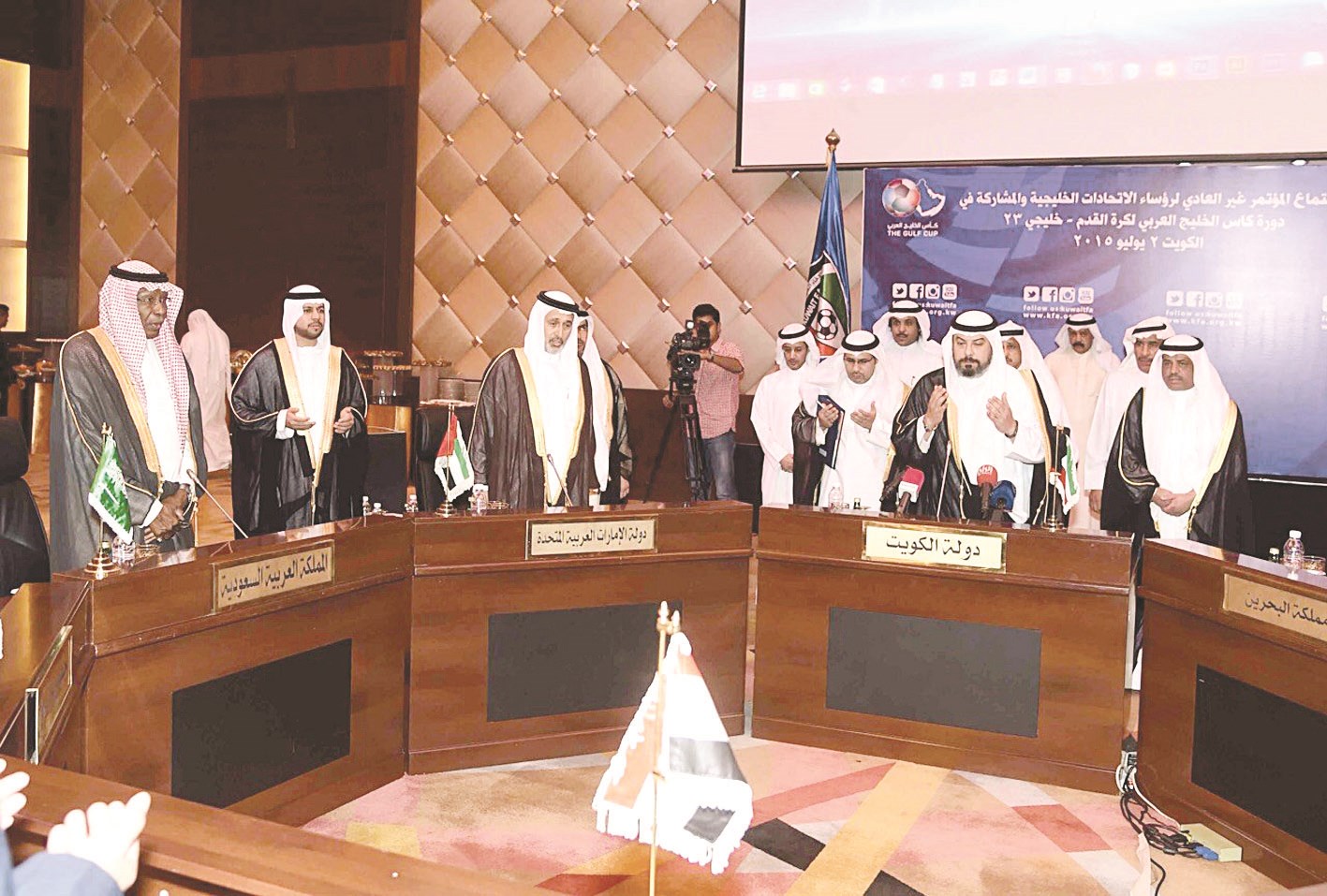 u0631u0624u0633u0627u0621 u0627u0644u0627u062au062du0627u062fu0627u062a u0627u0644u062eu0644u064au062cu064au0629 u064au0642u0631u0623u0648u0646 u0627u0644u0641u0627u062au062du0629 u0639u0644u0649 u0623u0631u0648u0627u062d u0634u0647u062fu0627u0621 u0645u0633u062cu062f u0627u0644u0625u0645u0627u0645 u0627u0644u0635u0627u062fu0642