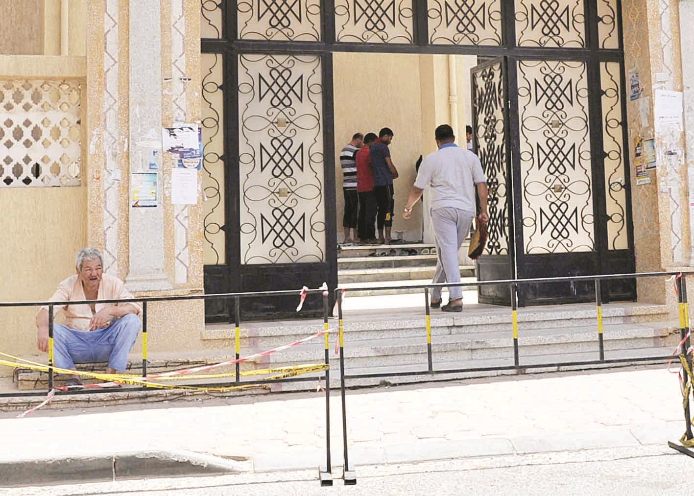 u0625u062cu0631u0627u0621u0627u062a u0623u0645u0646u064au0629 u0623u0645u0627u0645 u0645u0633u062cu062f u0627u0644u0639u062bu0645u0627u0646 (u062au0635u0648u064au0631 u0633u0639u062f u0647u0646u062fu0627u0648u064a)