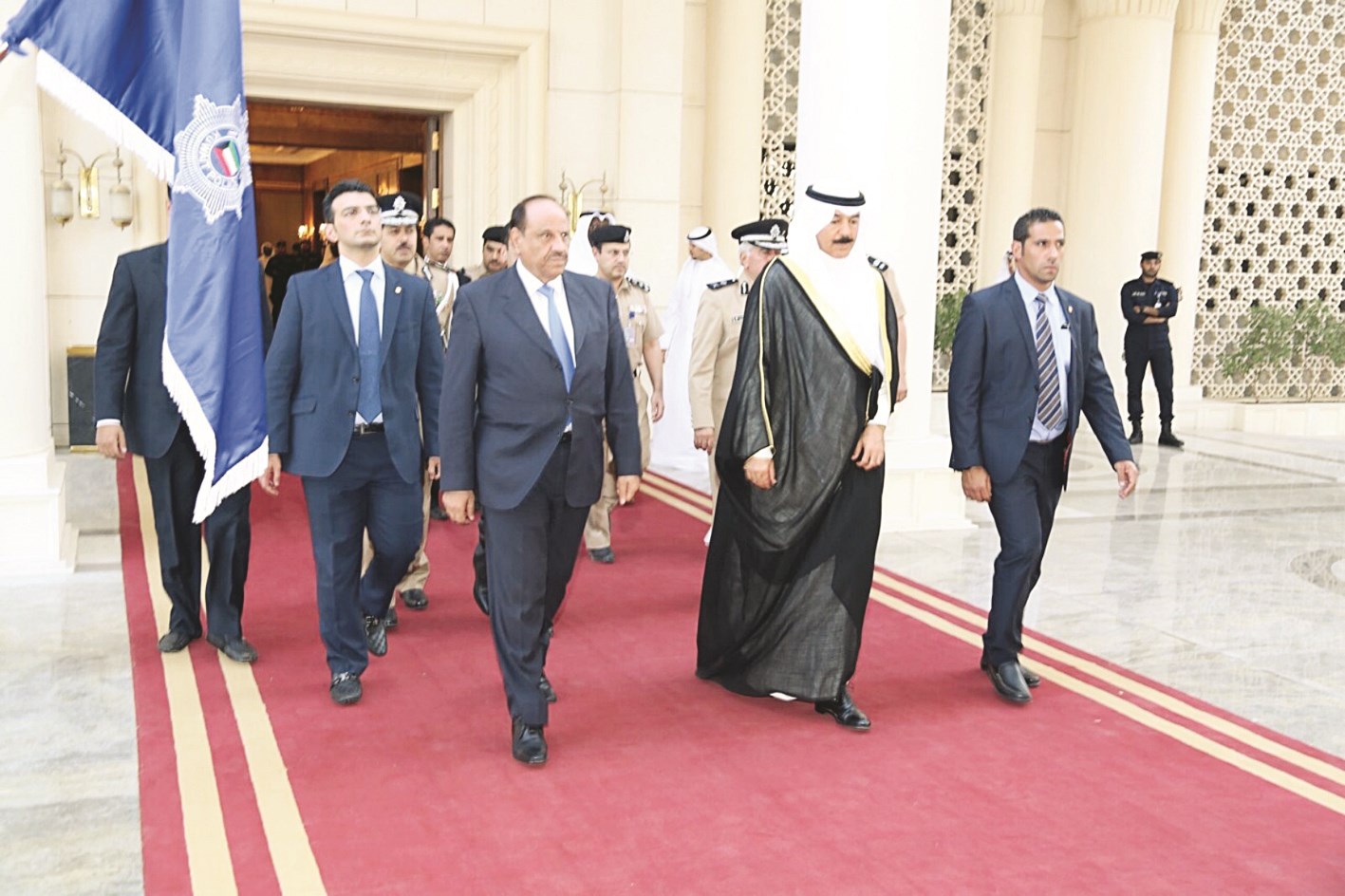 الخالد مودعاً ضيفه الأردني في المطار