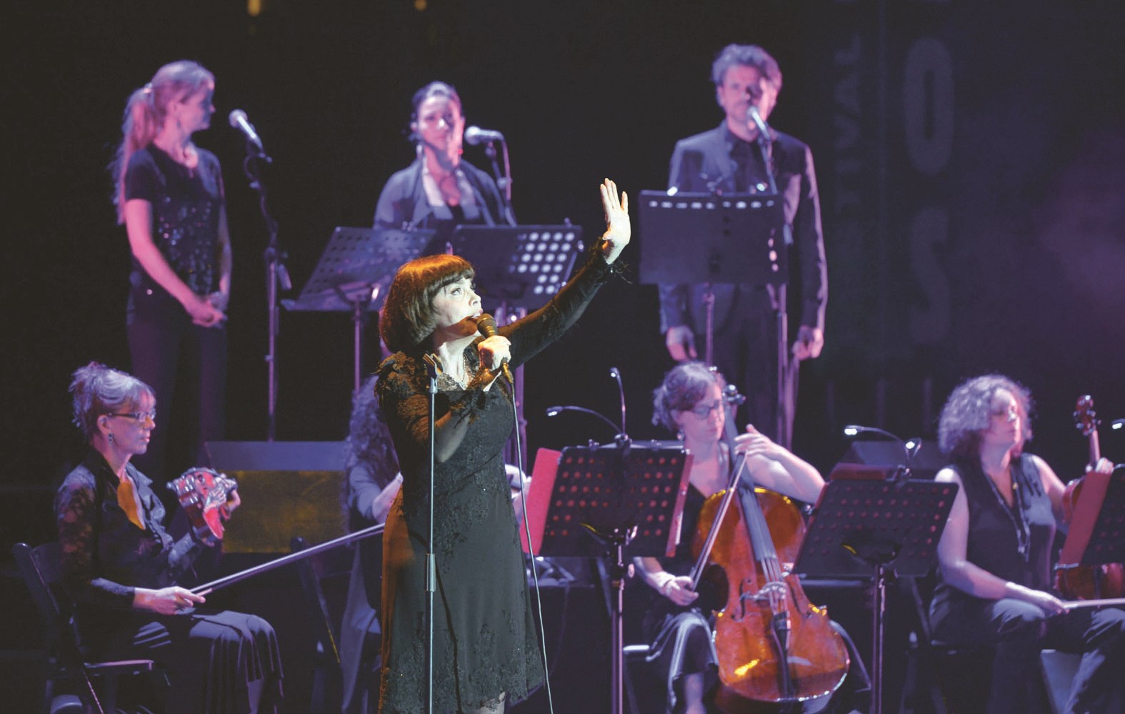 ... وتحيي الحضور