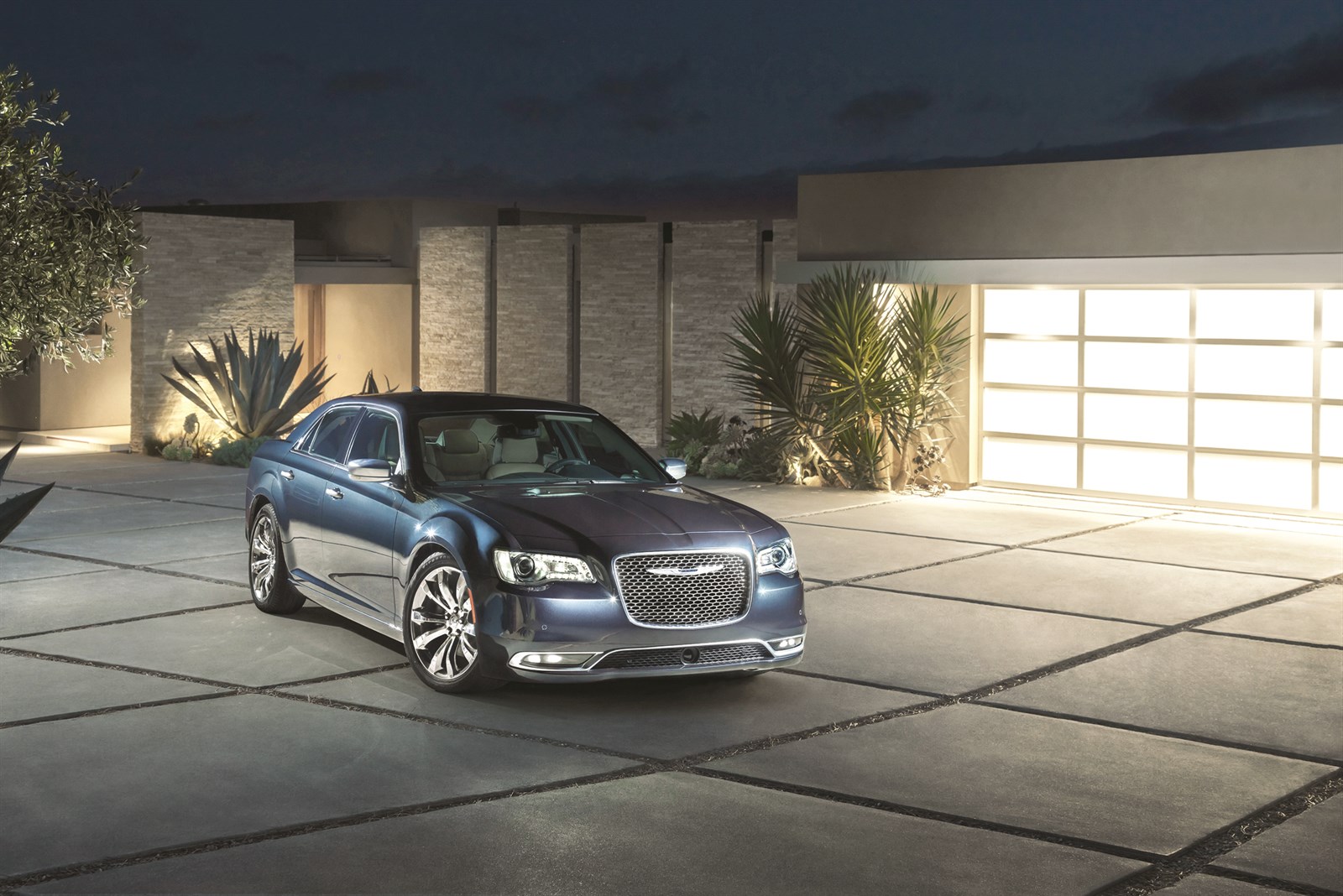 أداء جبار لـ «كرايسلر 300»