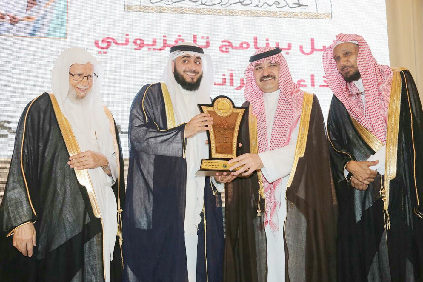 u0627u0644u0643u0646u062fu0631u064a u064au062au0633u0644u0645 u0627u0644u062cu0627u0626u0632u0629 u0645u0646 u0645u062du0627u0641u0638 u062cu062fu0629