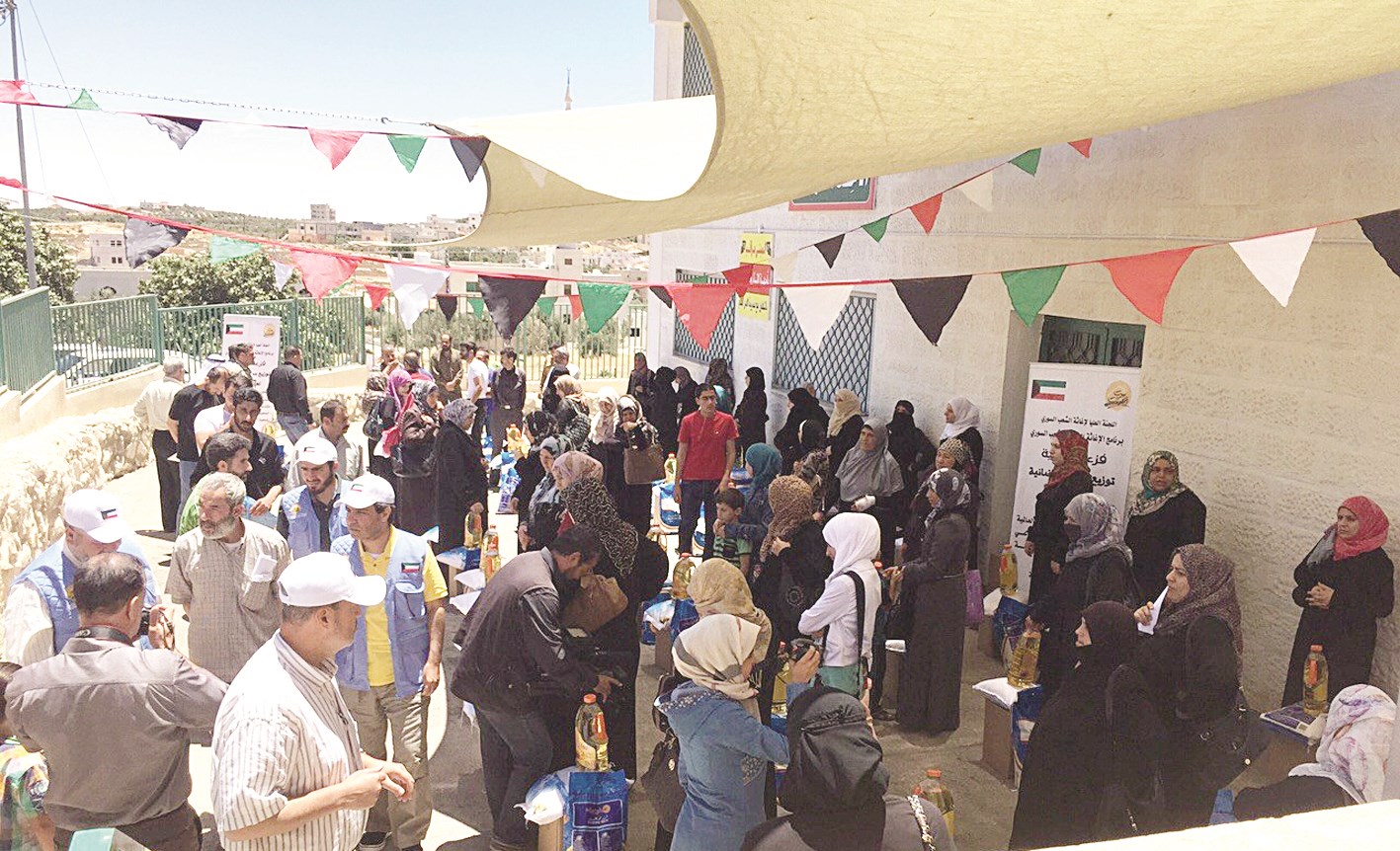 u062au0648u0632u064au0639 u0627u0644u0645u0633u0627u0639u062fu0627u062a u0627u0644u0643u0648u064au062au064au0629 u0639u0644u0649 u0627u0644u0623u0633u0631 u0627u0644u0633u0648u0631u064au0629 u0627u0644u0645u062du062au0627u062cu0629