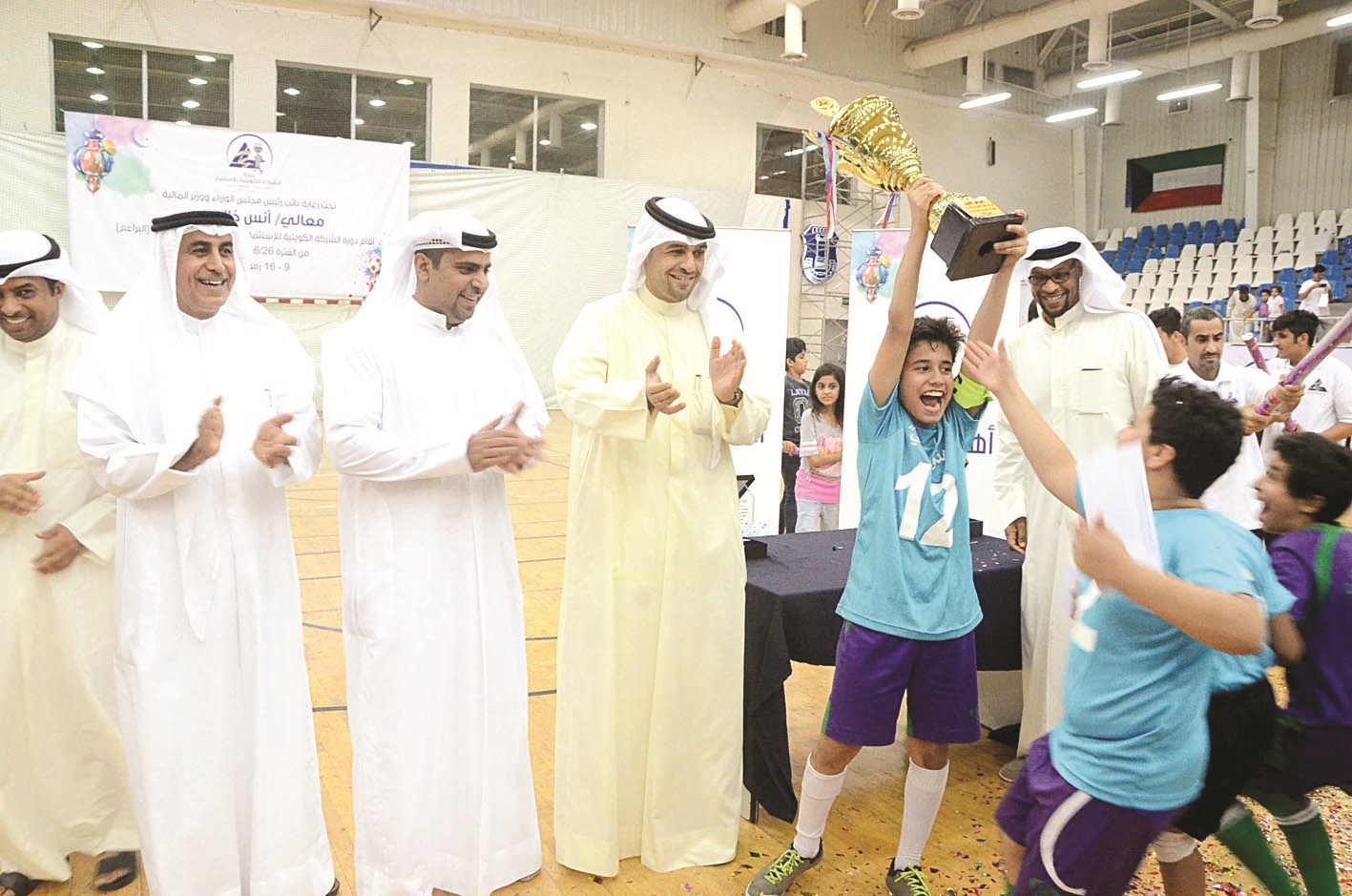 تتويج الفريق البطل