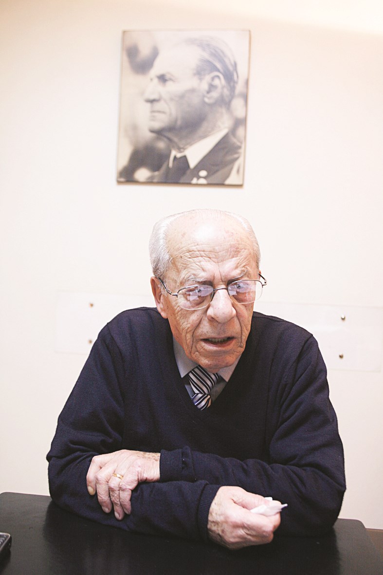 جوزف أبو خليل يؤرخ لمناقشات حول الفيدرالية