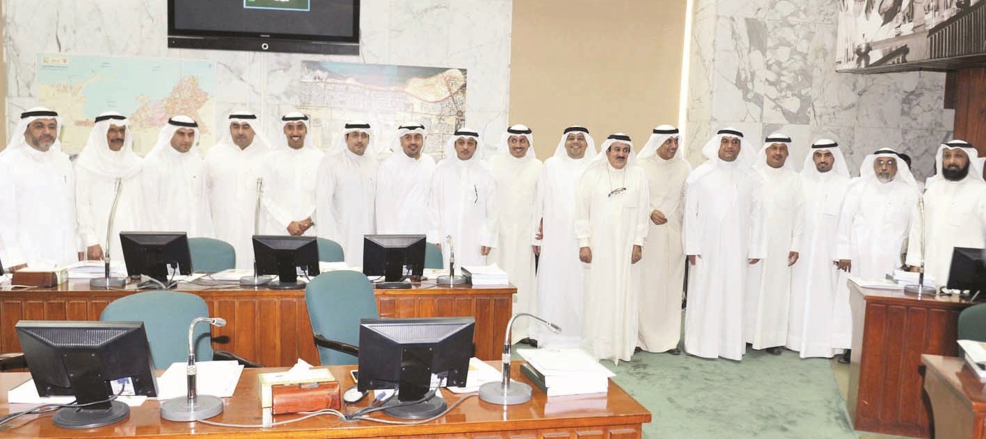 u0635u0648u0631u0629 u062cu0645u0627u0639u064au0629 u0644u0644u0623u0639u0636u0627u0621 u062eu0644u0627u0644 u0627u062cu062au0645u0627u0639 u0627u0644u0645u062cu0644u0633 u0627u0644u0628u0644u062fu064a (u062au0635u0648u064au0631 u0633u0639u062f u0647u0646u062fu0627u0648u064a)