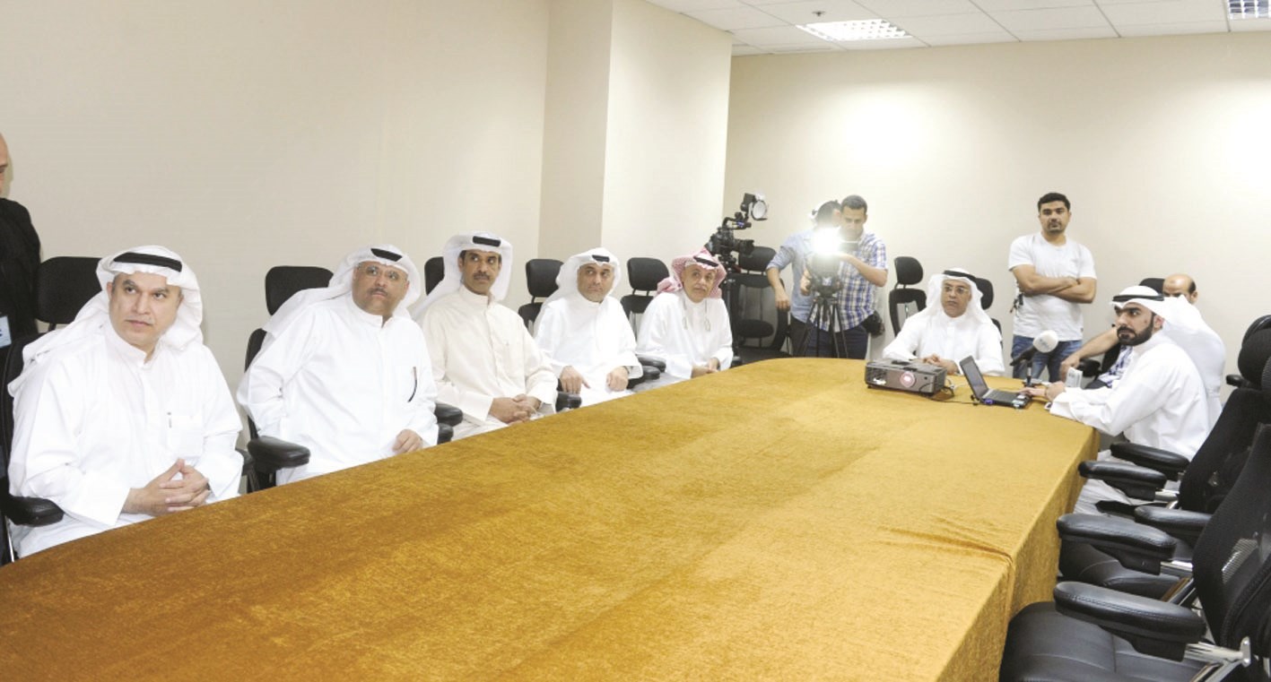 u0627u0644u062du062fu0627u062f u0648u0645u0633u0624u0648u0644u0648 u0627u0644u0648u0632u0627u0631u0629 u064au062au0627u0628u0639u0648u0646 u0639u0631u0636u0627u064b u0645u0631u0626u064au0627u064b u0644u0646u0638u0627u0645 u0627u0644u0628u0635u0645u0629    (u062au0635u0648u064au0631 u0632u0643u0631u064au0627 u0639u0637u064au0629)