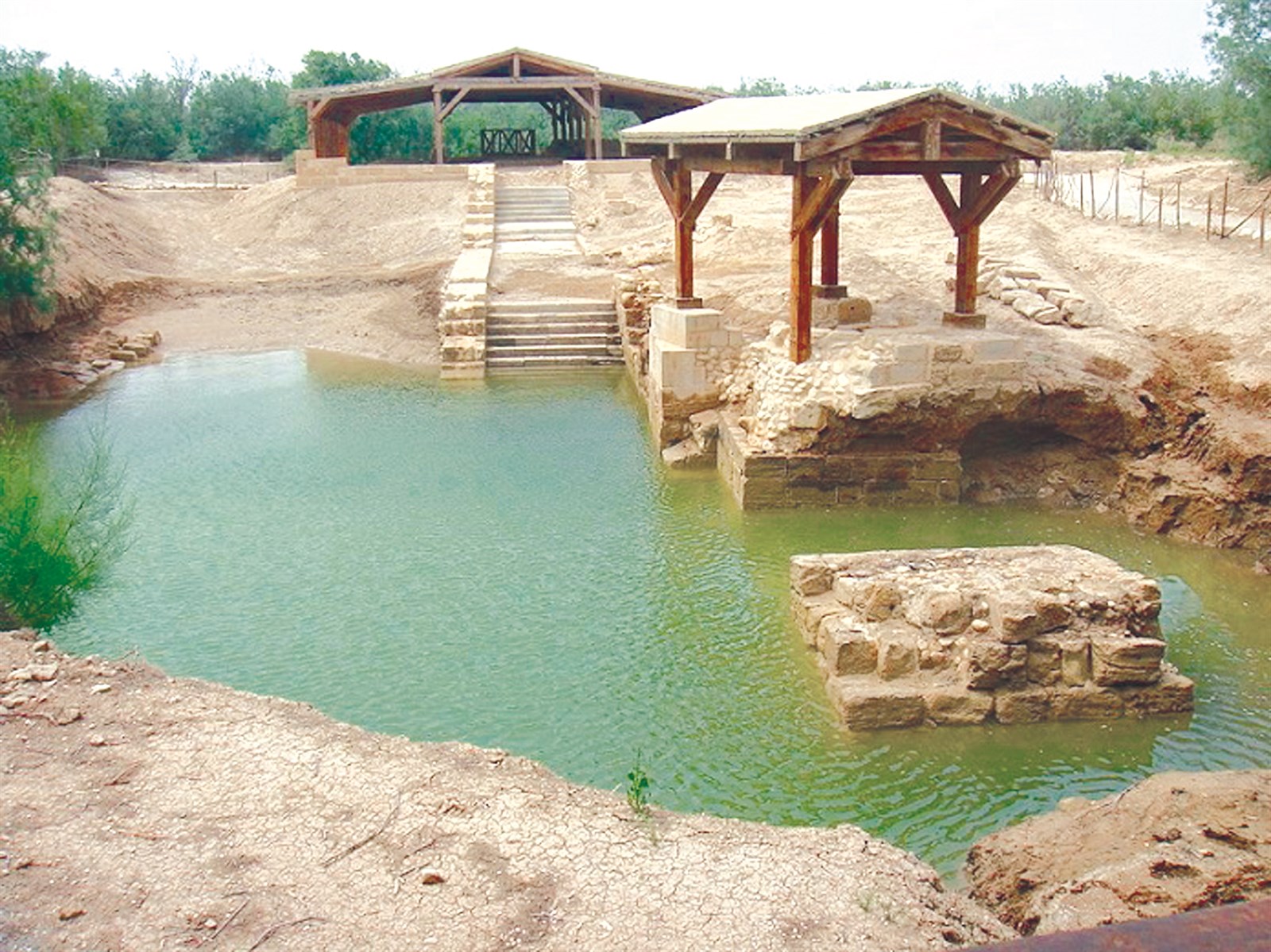 واحدة من 3 برك... مياهها من نهر الأردن وتؤمن الكنيسة بأن المسيح تعمّد فيها