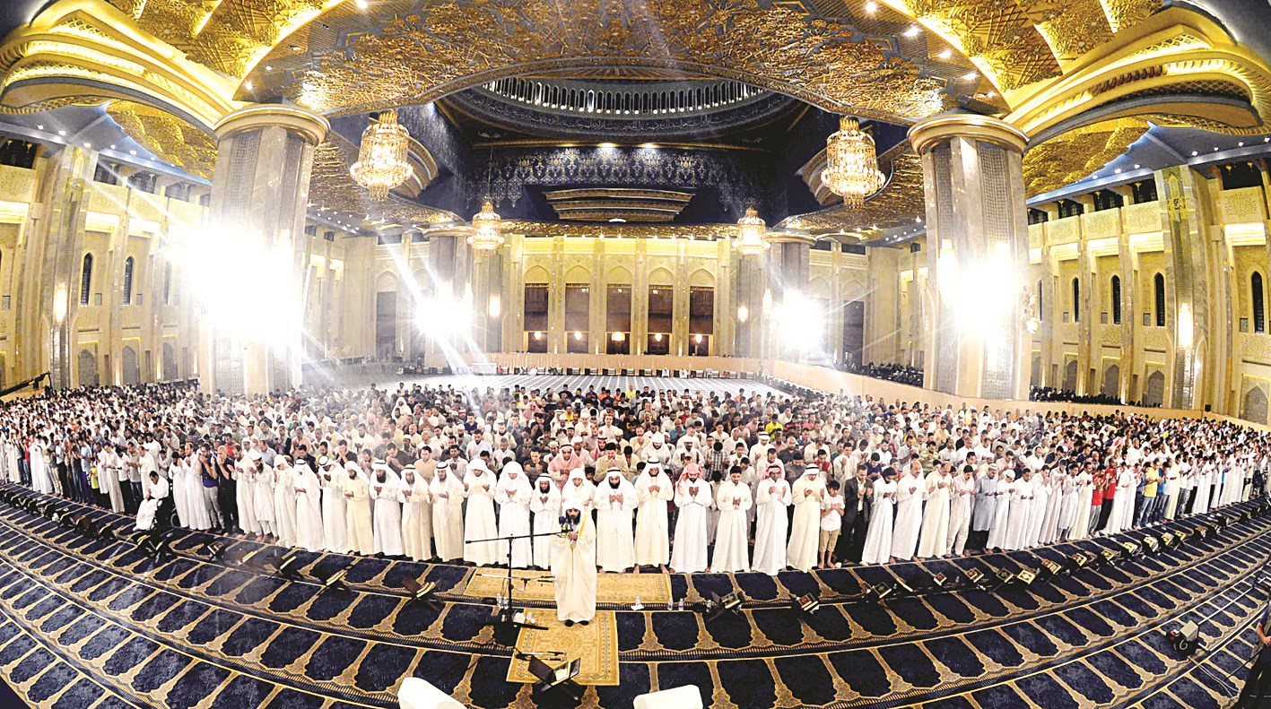 u0645u0635u0644u0648 u0627u0644u0642u064au0627u0645 u0641u064a u0627u0644u0644u064au0644u0629 u0627u0644u0627u0648u0644u0649 u0628u0627u0644u0645u0633u062cu062f u0627u0644u0643u0628u064au0631 (u062au0635u0648u064au0631 u0623u0633u0639u062f u0639u0628u062fu0627u0644u0644u0647)