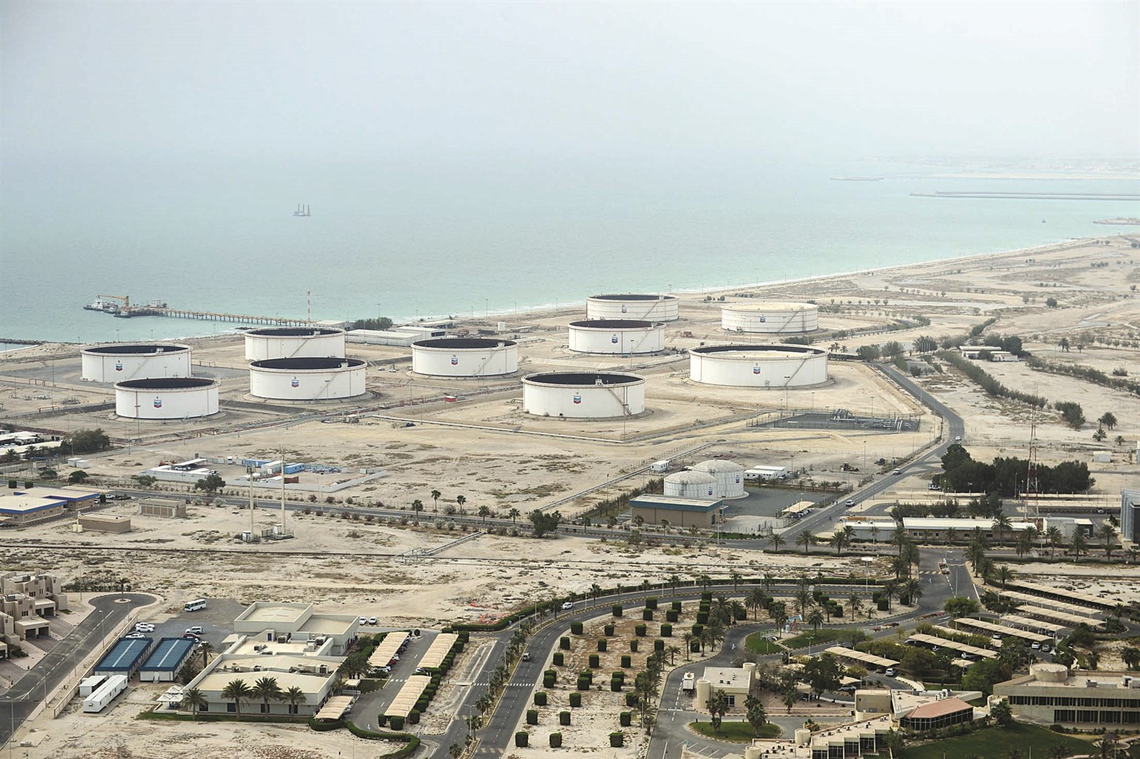 u0642u0631u0627u0631 u00abu0634u064au0641u0631u0648u0646u00bb u0648u0642u0641 u0627u0644u0625u0646u062au0627u062c u0623u0648u0642u0639 u0627u0644u0643u0648u064au062a u0641u064a u062du064au0631u0629  (u062au0635u0648u064au0631 u0623u0633u0639u062f u0639u0628u062fu0627u0644u0644u0647)