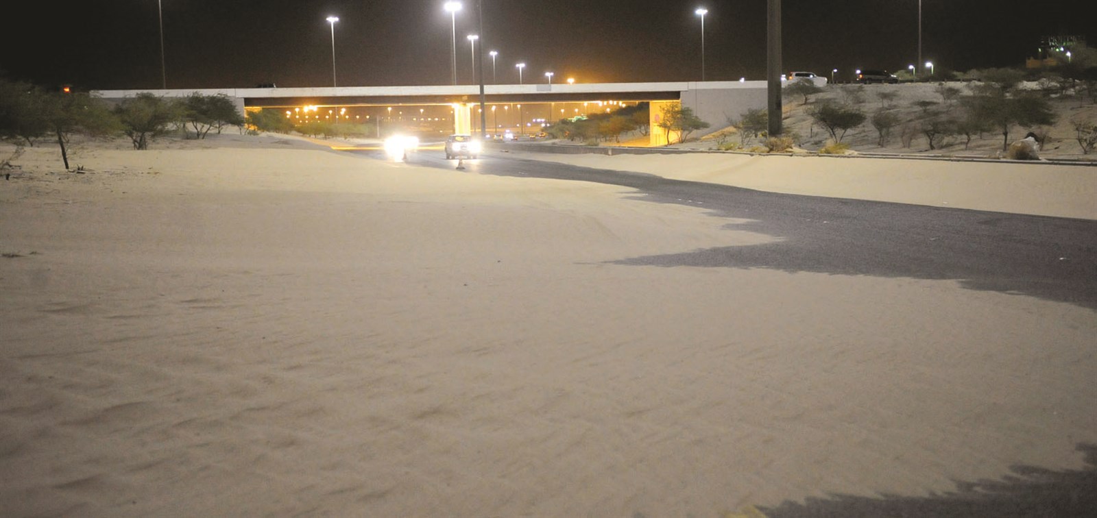 الرمال غطت أغلب الطرق الخارجية (تصوير نايف العقلة)