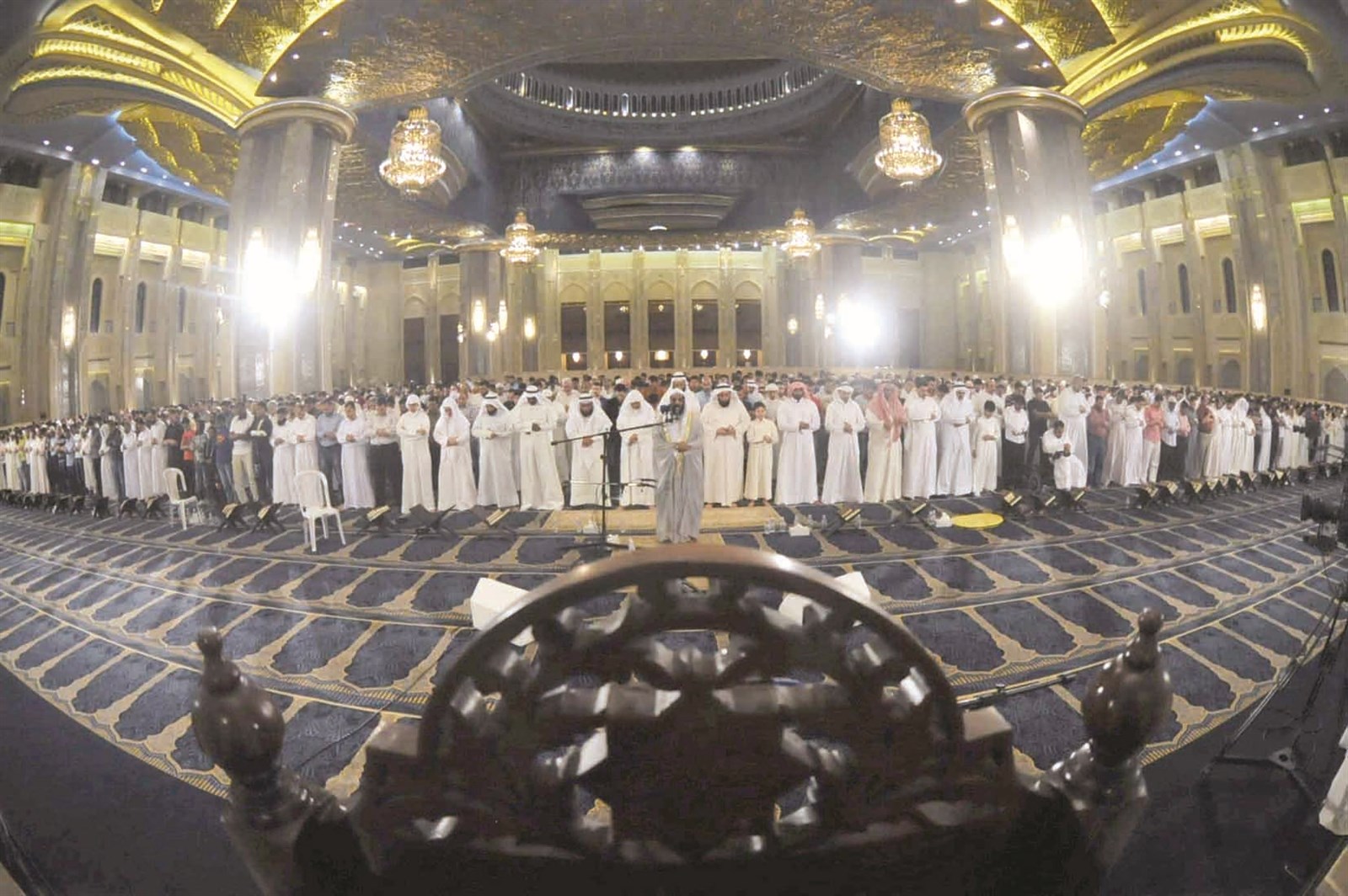 u0627u0644u0645u0635u0644u0648u0646 u0641u064a u0627u0644u0645u0633u062cu062f u0627u0644u0643u0628u064au0631 (u062au0635u0648u064au0631 u0646u0648u0631 u0647u0646u062fu0627u0648u064a)