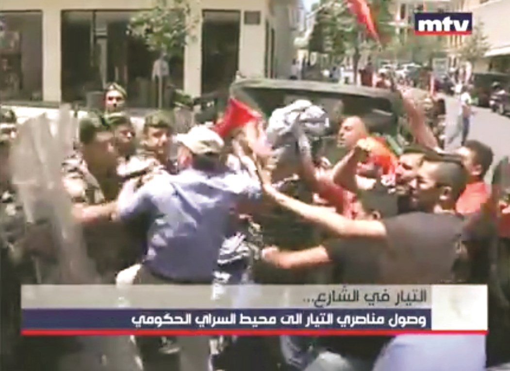 u0627u0634u062au0628u0627u0643 u0628u064au0646 u0623u0646u0635u0627u0631 u0639u0648u0646 u0648u062cu0646u0648u062f u0644u0628u0646u0627u0646u064au064au0646 u0642u0631u0628 u0645u0642u0631 u0627u0644u062du0643u0648u0645u0629 u0641u064a u0628u064au0631u0648u062a