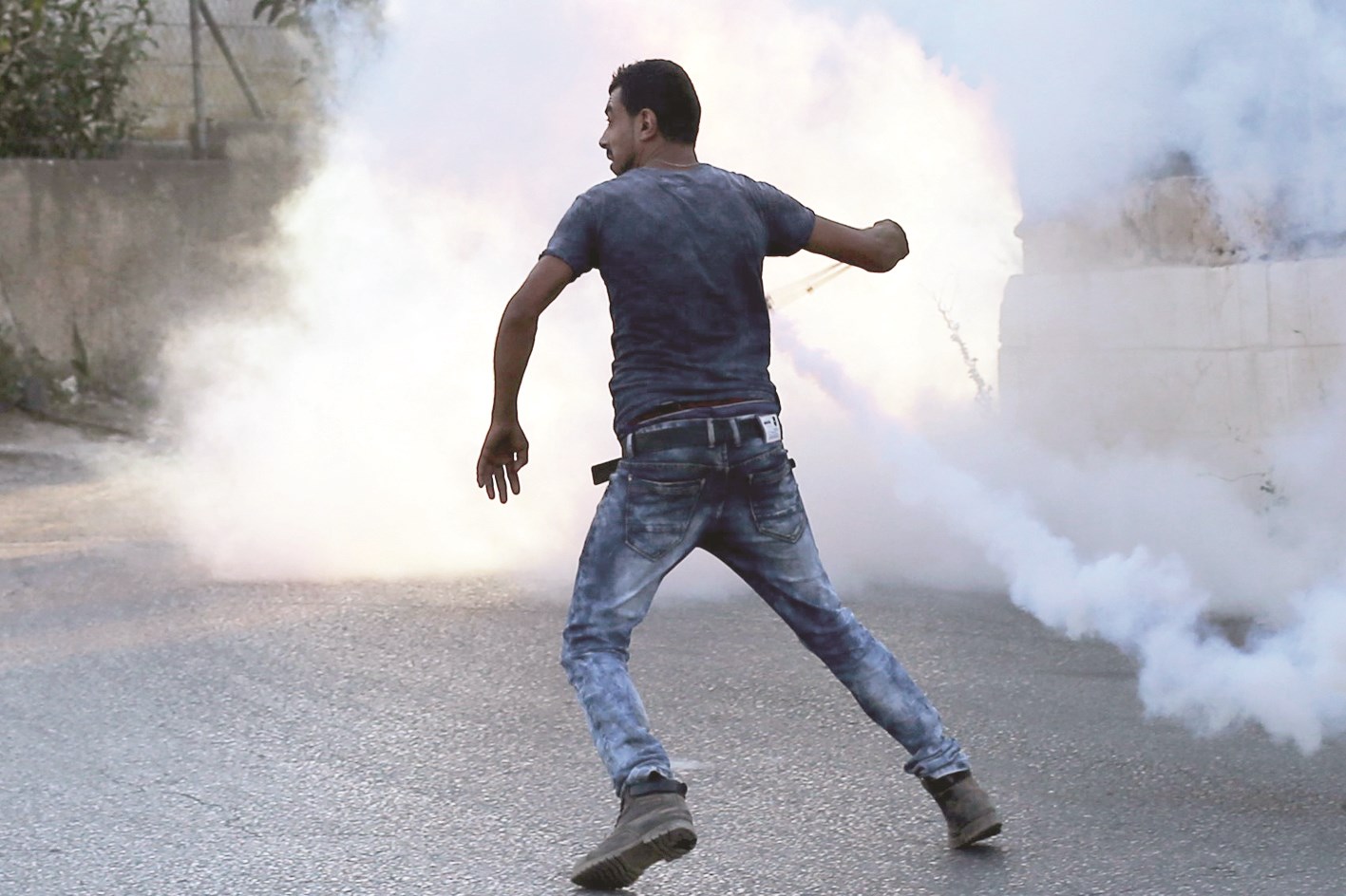 u0641u0644u0633u0637u064au0646u064a u064au0633u062au062eu062fu0645 u0645u0642u0644u0627u0639u0647 u062eu0644u0627u0644 u0627u0634u062au0628u0627u0643u0627u062a u0645u0639 u062cu0646u0648u062f u0625u0633u0631u0627u0626u064au0644u064au064au0646 u0642u0631u0628 u0645u062eu064au0645 u0627u0644u062cu0644u0632u0648u0646 u0644u0644u0627u062cu0626u064au0646 u0641u064a u0627u0644u0636u0641u0629 u0627u0644u063au0631u0628u064au0629     ( u0623 u0641 u0628)