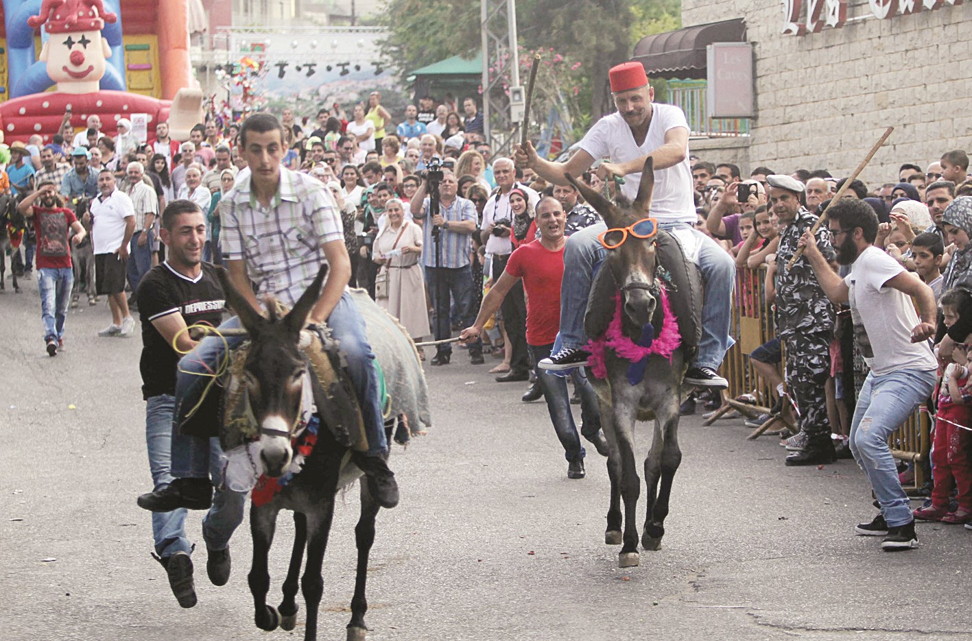 u0644u0628u0646u0627u0646u064au0648u0646 u064au0634u0627u0631u0643u0648u0646 u0641u064a u0627u0644u0645u0647u0631u062cu0627u0646 u0627u0644u0633u0646u0648u064a u0644u0633u0628u0627u0642 u0627u0644u062du0645u064au0631 u0641u064a u0645u062fu064au0646u0629 u062cu0632u064au0646 u0627u0644u062cu0646u0648u0628u064au0629 (u0623 u0628)