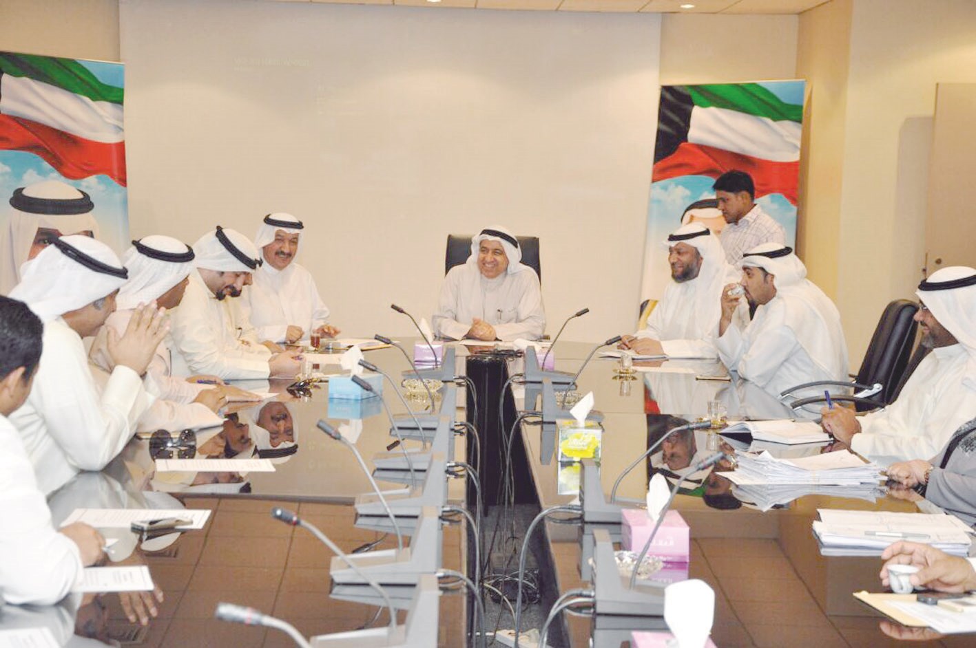 u0628u0648u0634u0647u0631u064a u062eu0644u0627u0644 u0627u0644u0627u062cu062au0645u0627u0639 u0645u0639 u0631u0624u0633u0627u0621 u0627u0644u062cu0645u0639u064au0627u062a u0627u0644u062au0639u0627u0648u0646u064au0629