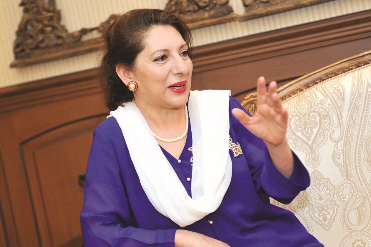 مؤمنة خان