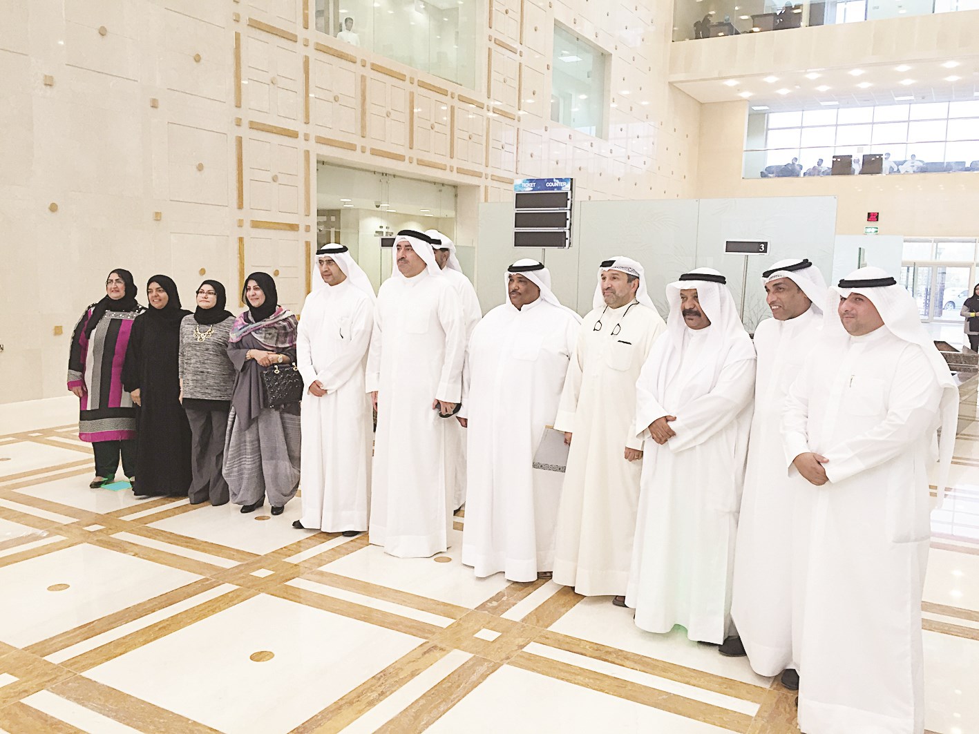 وكيل «التربية» يتوسط قياديي منطقة مبارك الكبير