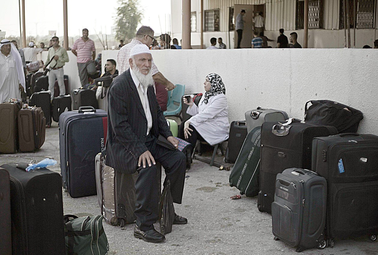 u0641u0644u0633u0637u064au0646u064au0648u0646 u0641u064a u0645u0639u0628u0631 u0631u0641u062d u064au0646u062au0638u0631u0648u0646 u0627u0644u0633u0645u0627u062d u0644u0647u0645 u0628u062fu062eu0648u0644 u0645u0635u0631 ( u0627 u0641 u0628)