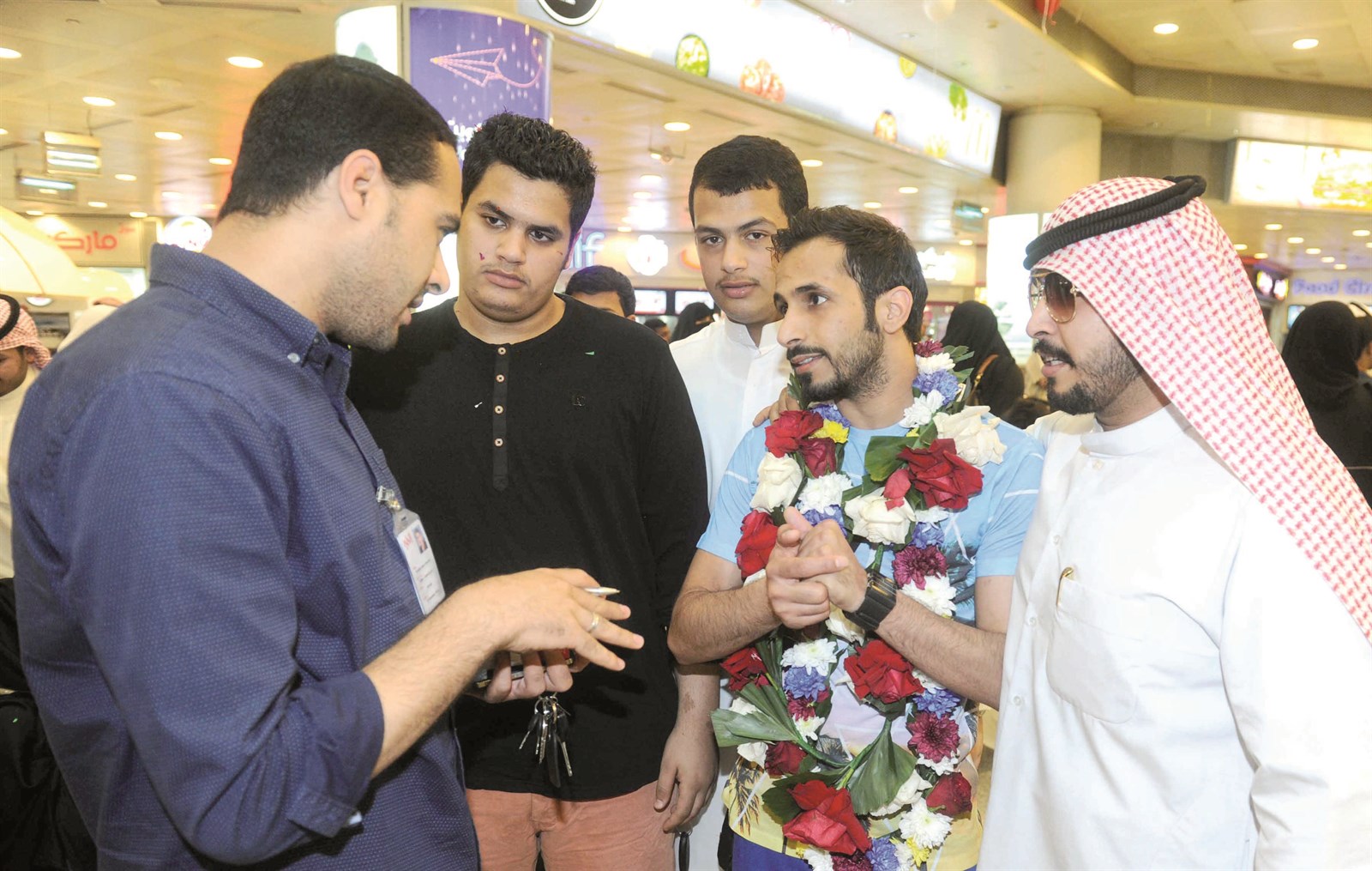 عبداللطيف الرجعان متحدثاً للزميل إبراهيم موسى (تصوير: زكريا عطية)