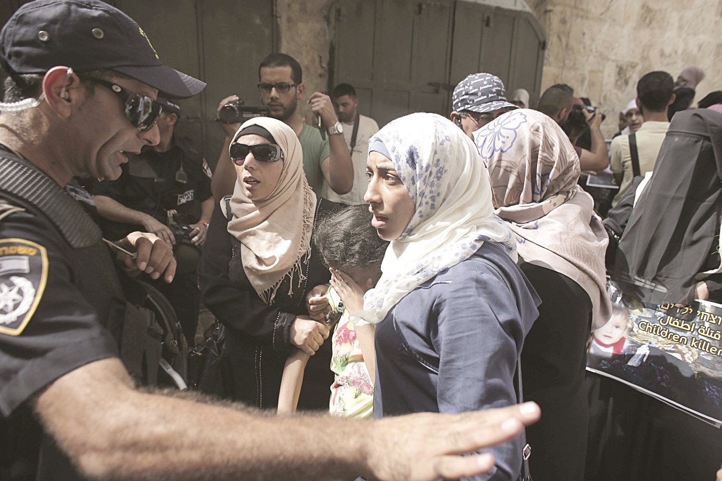 u0642u0648u0627u062a u0627u0644u0623u0645u0646 u0627u0644u0625u0633u0631u0627u0626u064au0644u064au0629 u062au0645u0646u0639 u062au0638u0627u0647u0631u0629 u0646u0633u0627u0626u064au0629 u0645u0646 u0627u0644u062au0642u062fu0645 u0641u064a u0627u062au062cu0627u0647 u0627u0644u0645u0633u062cu062f u0627u0644u0623u0642u0635u0649 u0641u064a u0627u0644u0642u062fu0633 u0627u0644u0634u0631u0642u064au0629 ( u0627 u0641 u0628)