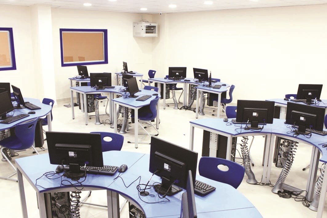 49 ألف جهاز حاسوب في مدارس الكويت