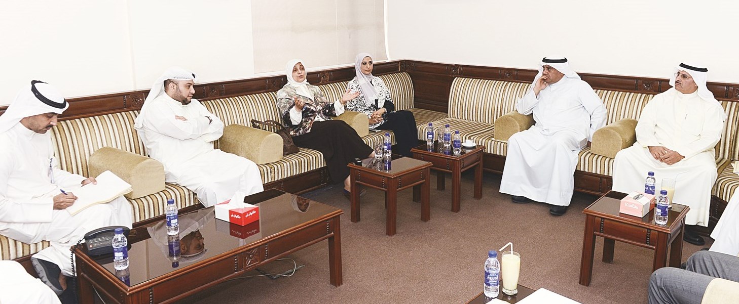 الصبيح وقيادات «الشؤون» و«التخطيط والتنمية» في حوار ديوانية «الراي»