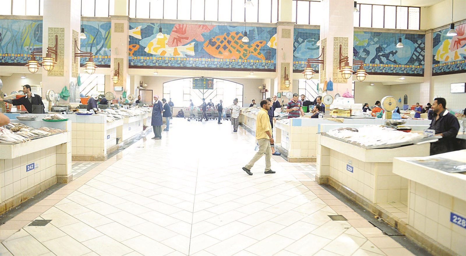 u0633u0648u0642 u0627u0644u0633u0645u0643 u0643u0645u0627 u0628u062fu0627 u0623u0645u0633... u0628u0627u0626u0639u0648u0646 u0628u0644u0627 u0645u0634u062au0631u064au0646   (u062au0635u0648u064au0631 u0646u0627u064au0641 u0627u0644u0639u0642u0644u0629)