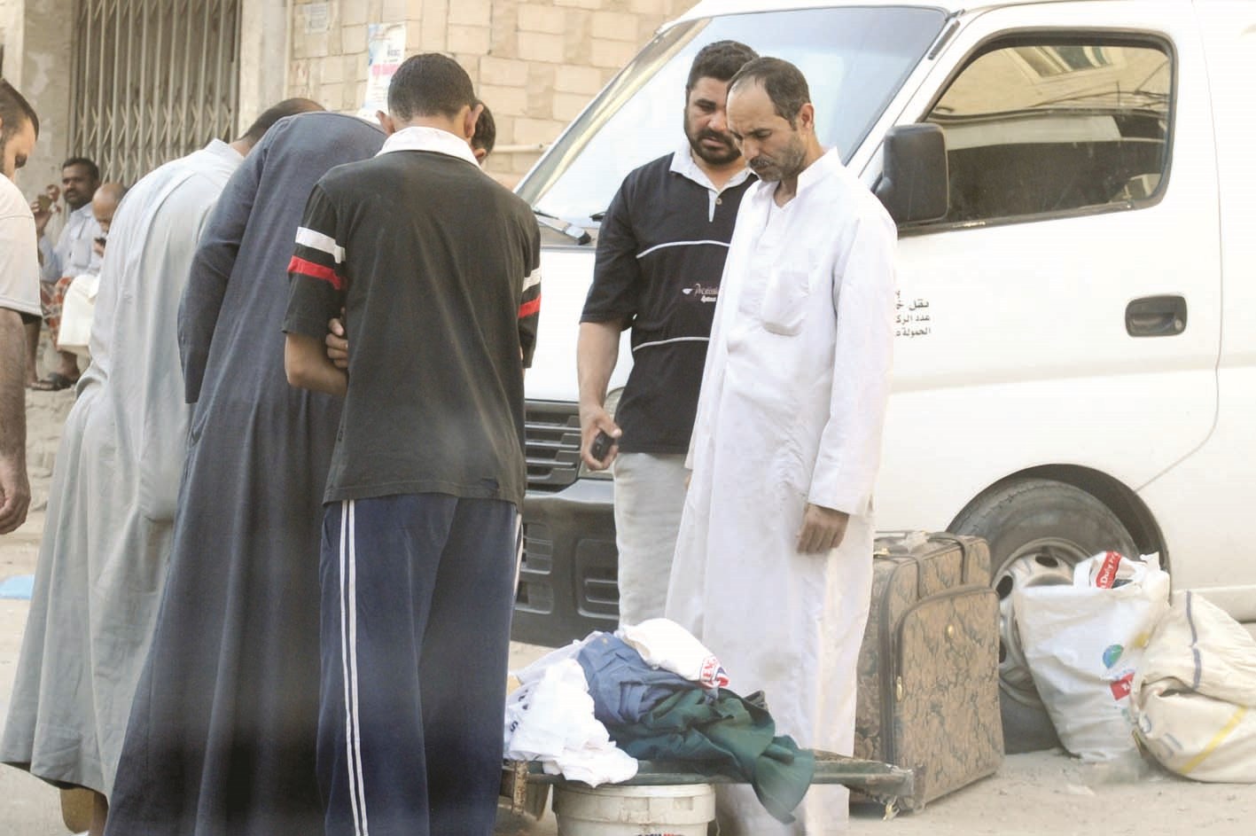 الملابس والأقمشة متوافرة أيضاً